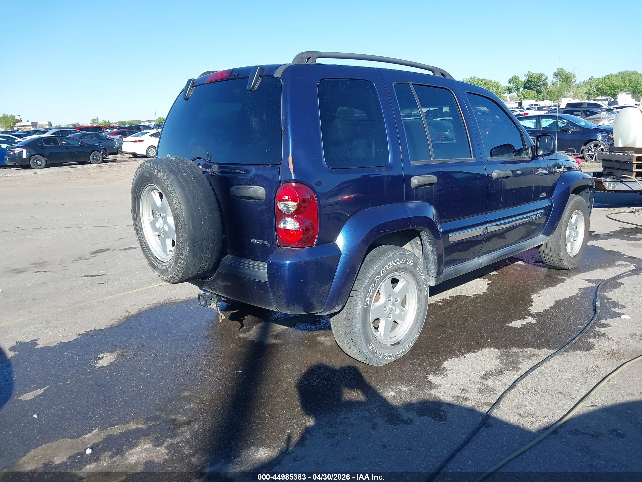 JEEP LIBERTY image 4