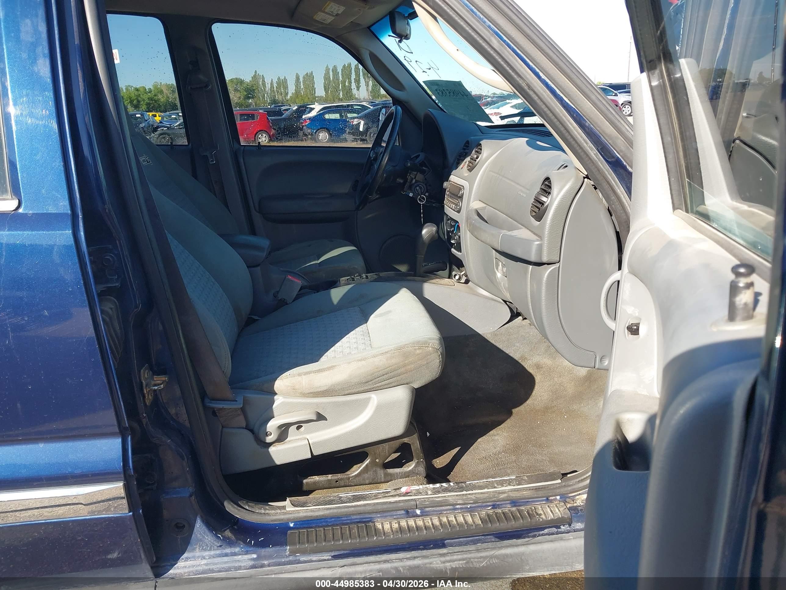 JEEP LIBERTY image 5