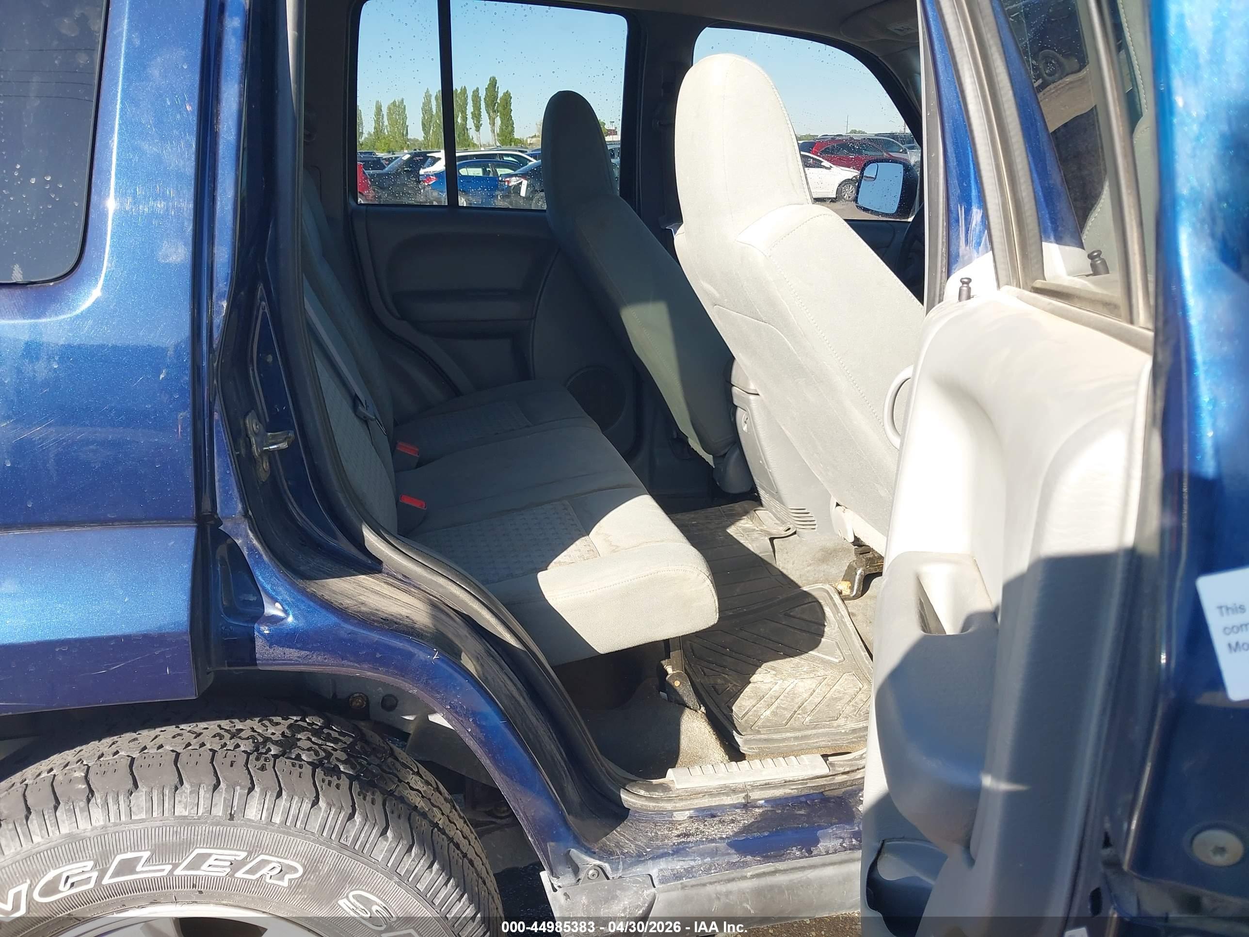 JEEP LIBERTY image 8