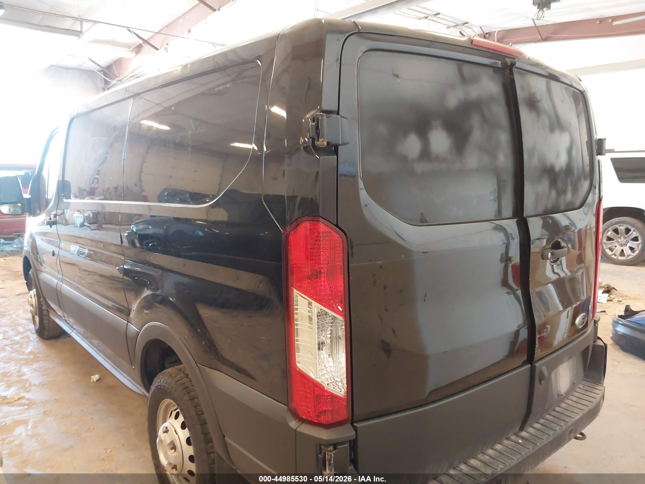 FORD TRANSIT-150 image 3