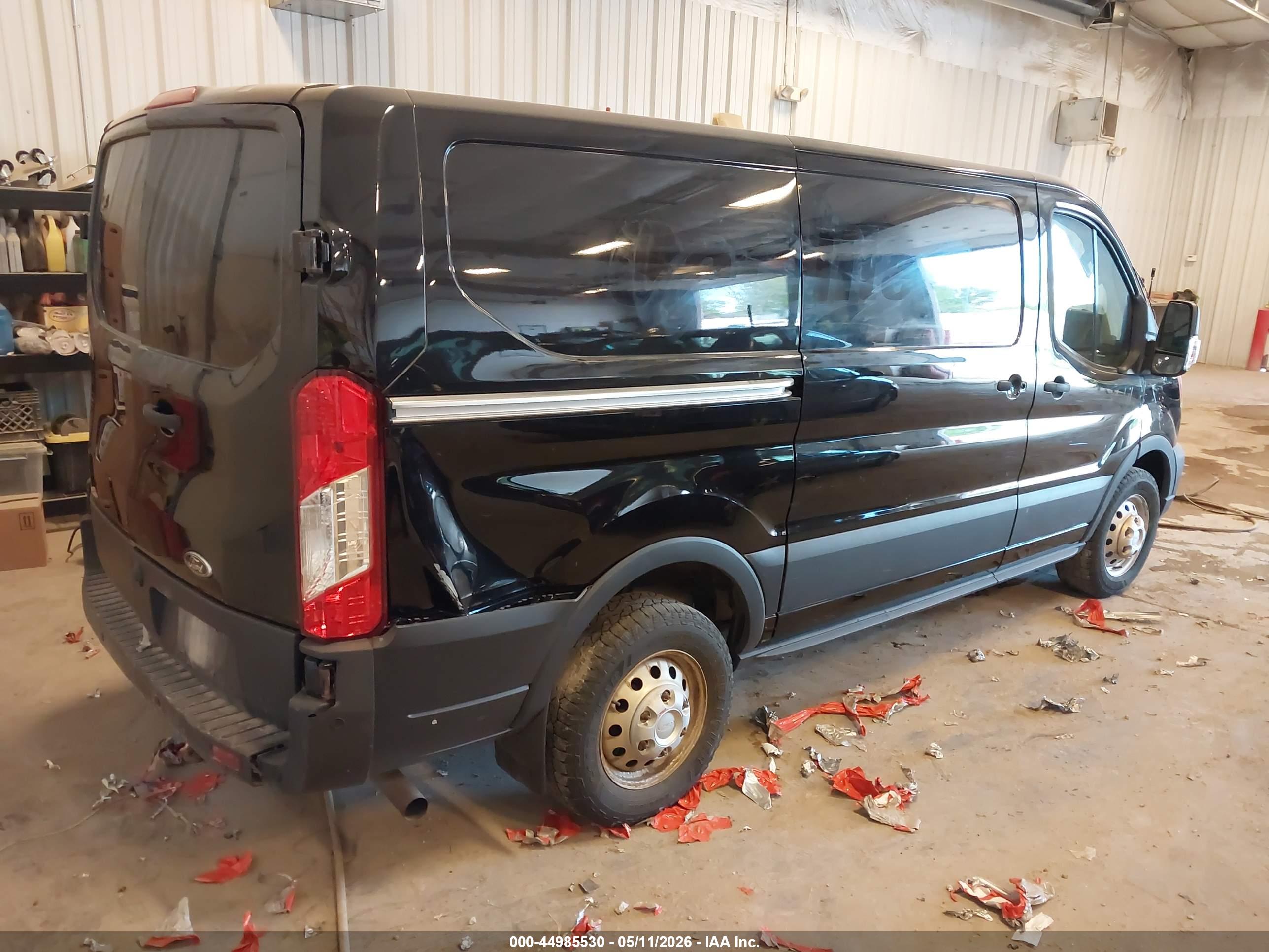 FORD TRANSIT-150 image 4