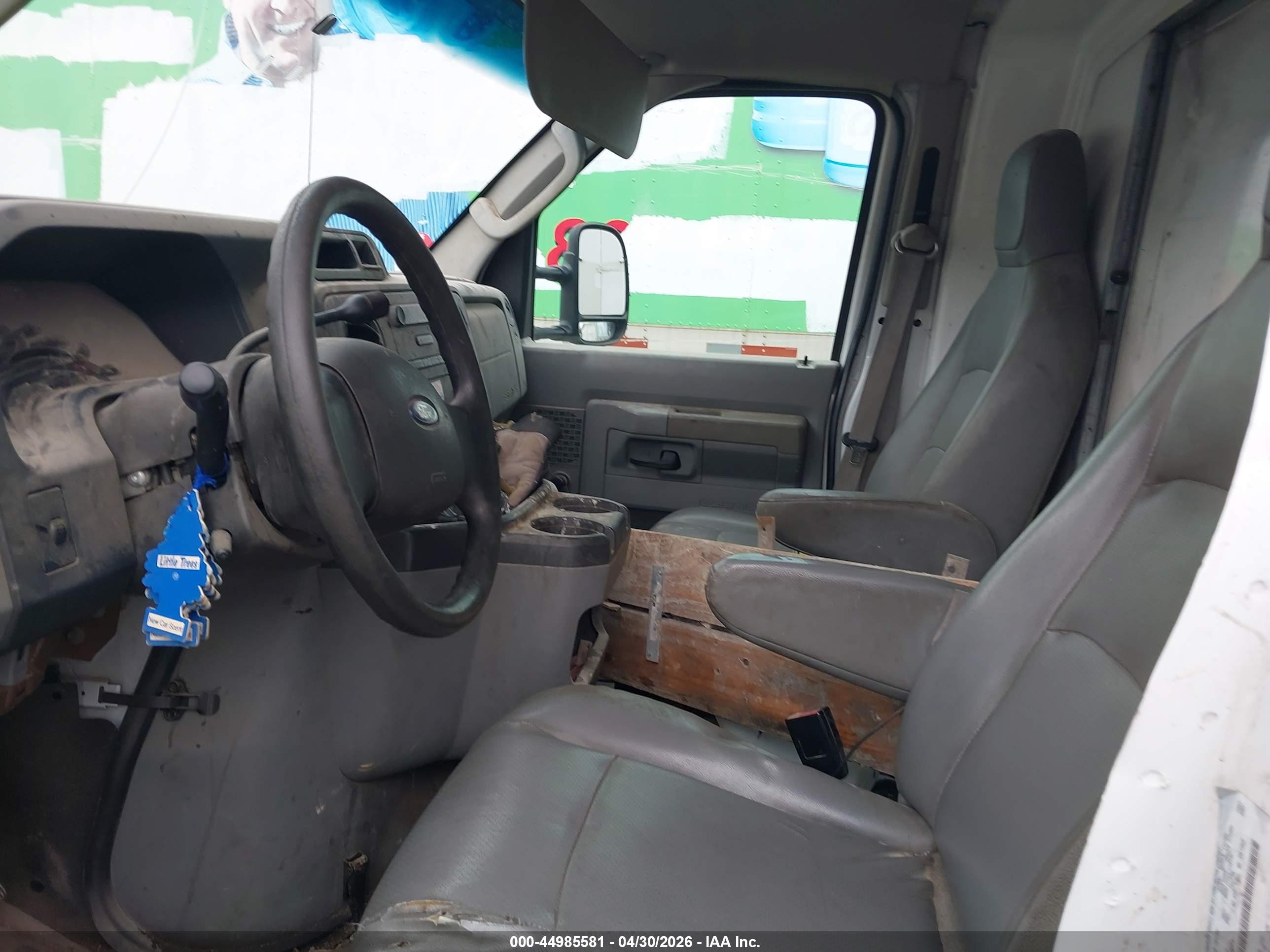 FORD E-350 image 8