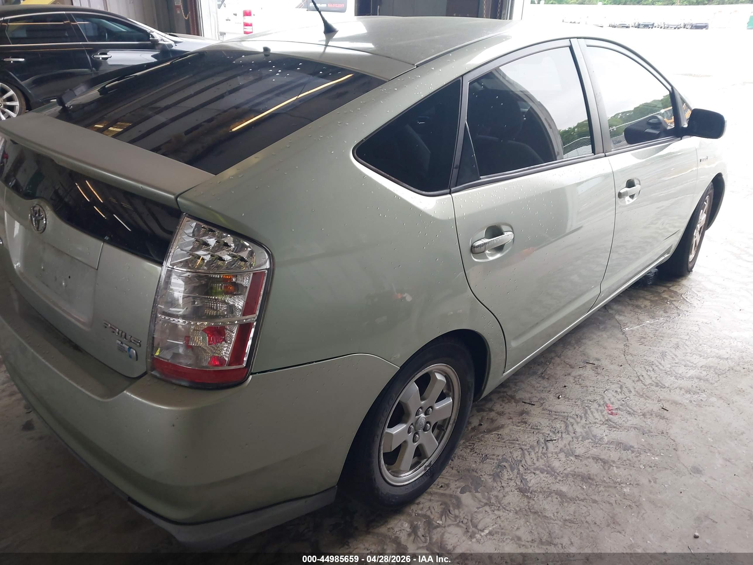 TOYOTA PRIUS image 4