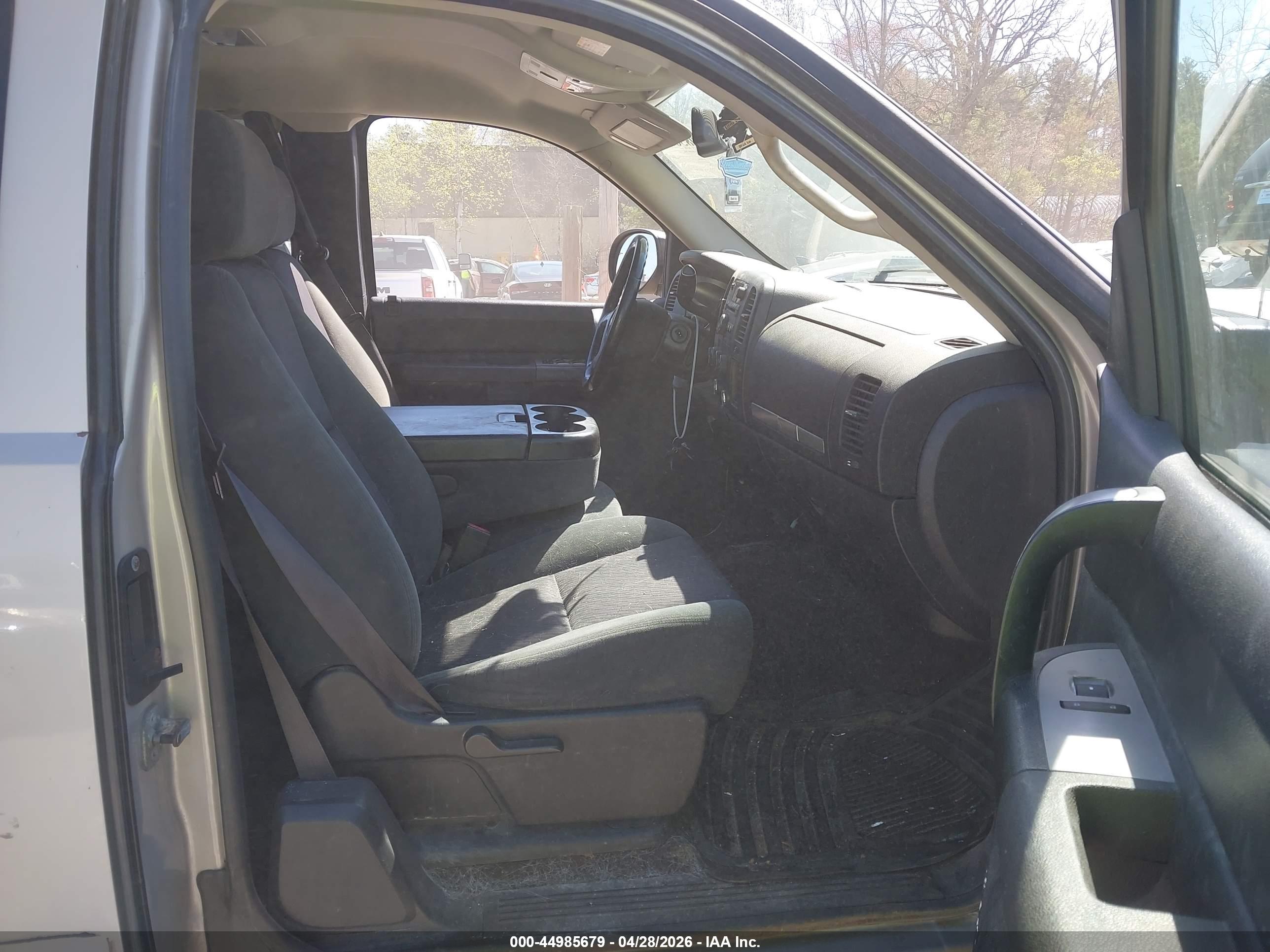 CHEVROLET SILVERADO image 5