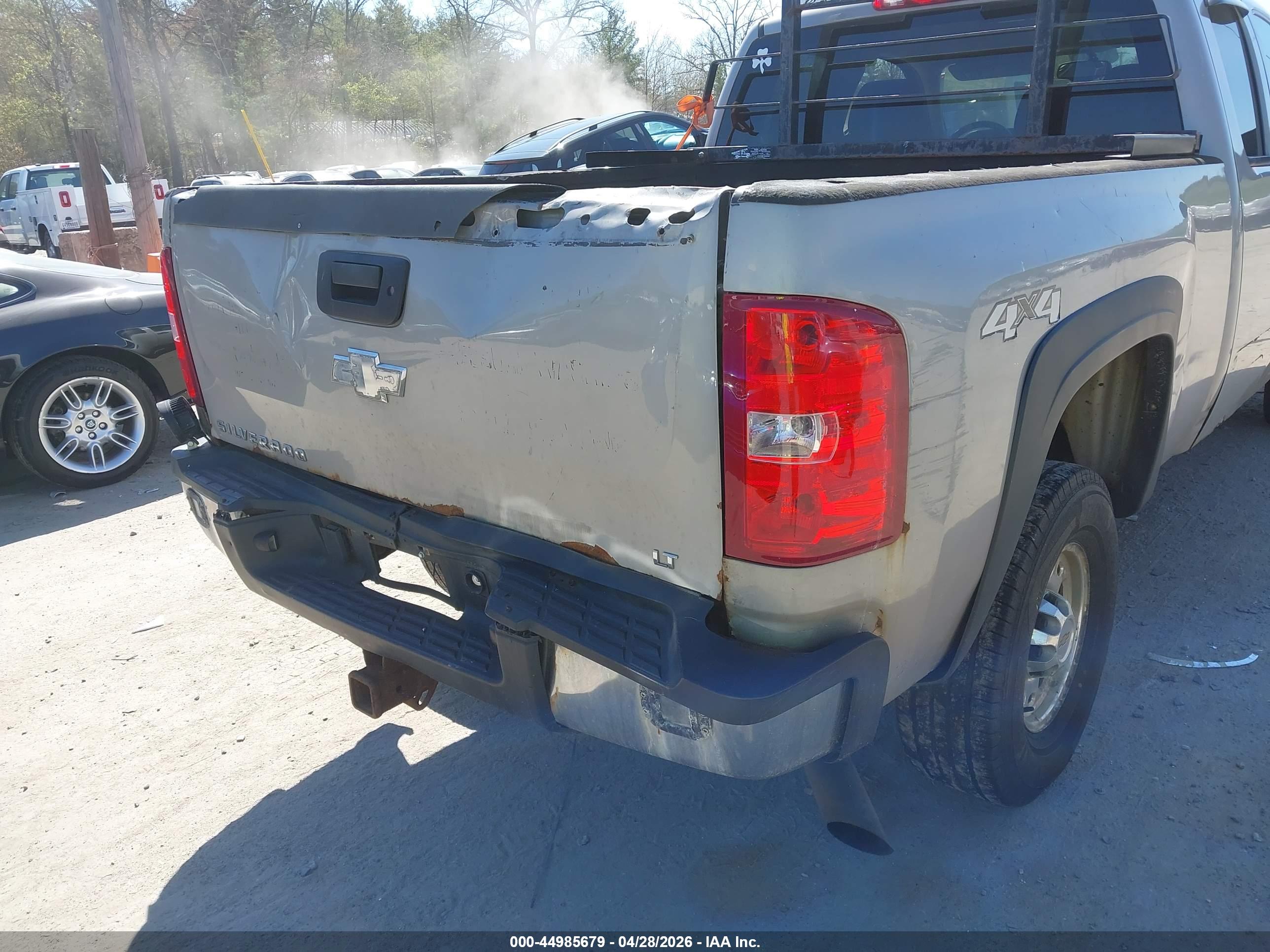 CHEVROLET SILVERADO image 6