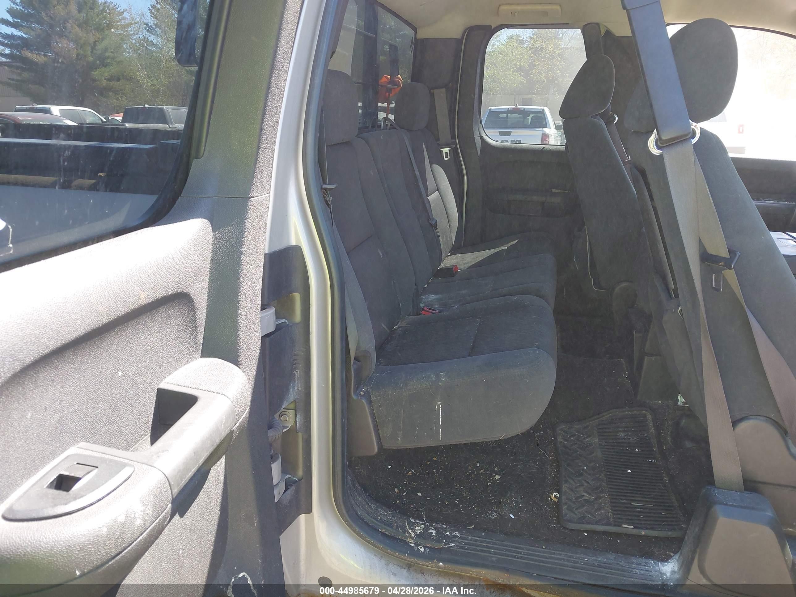 CHEVROLET SILVERADO image 8