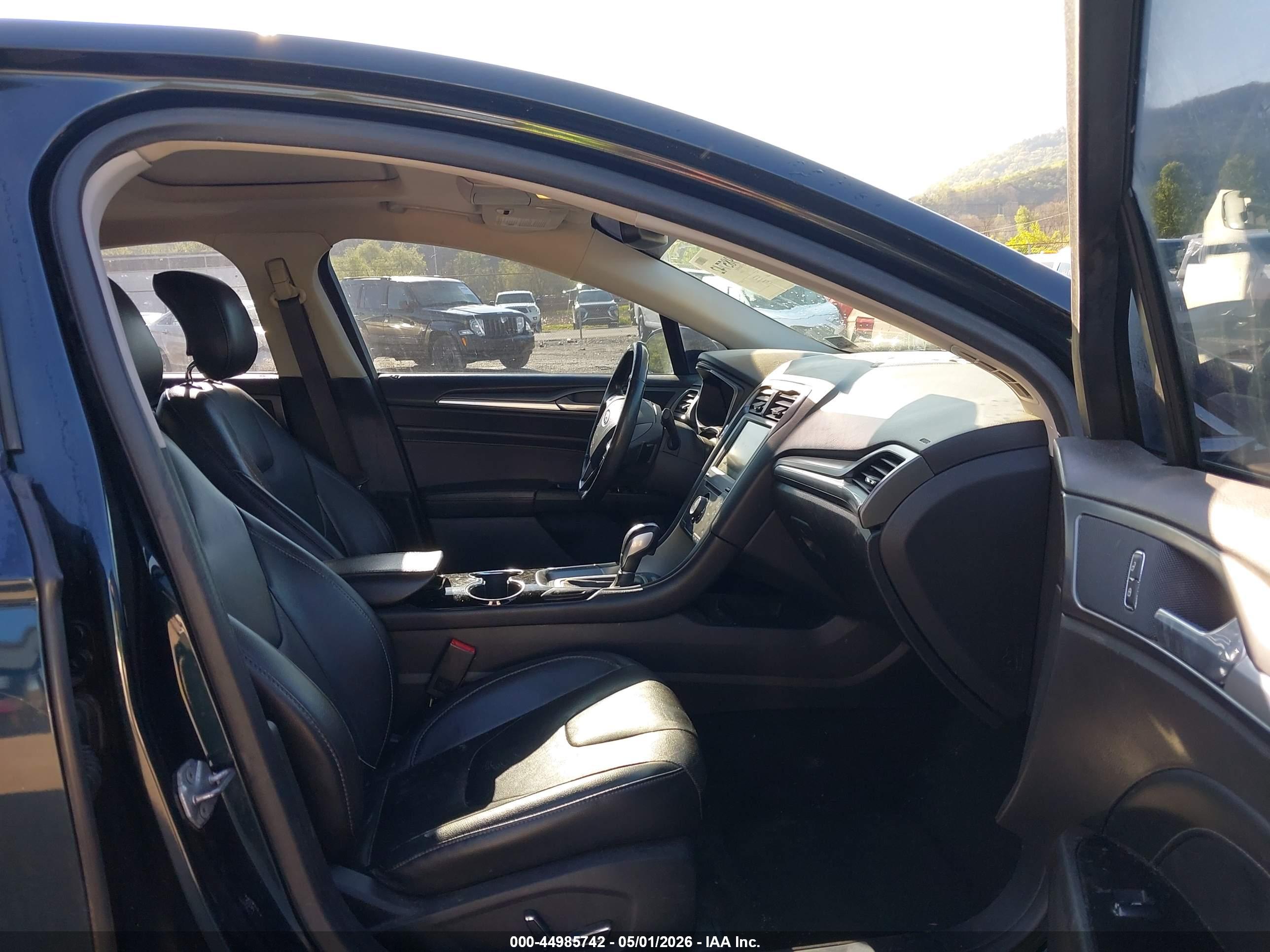 FORD FUSION image 5