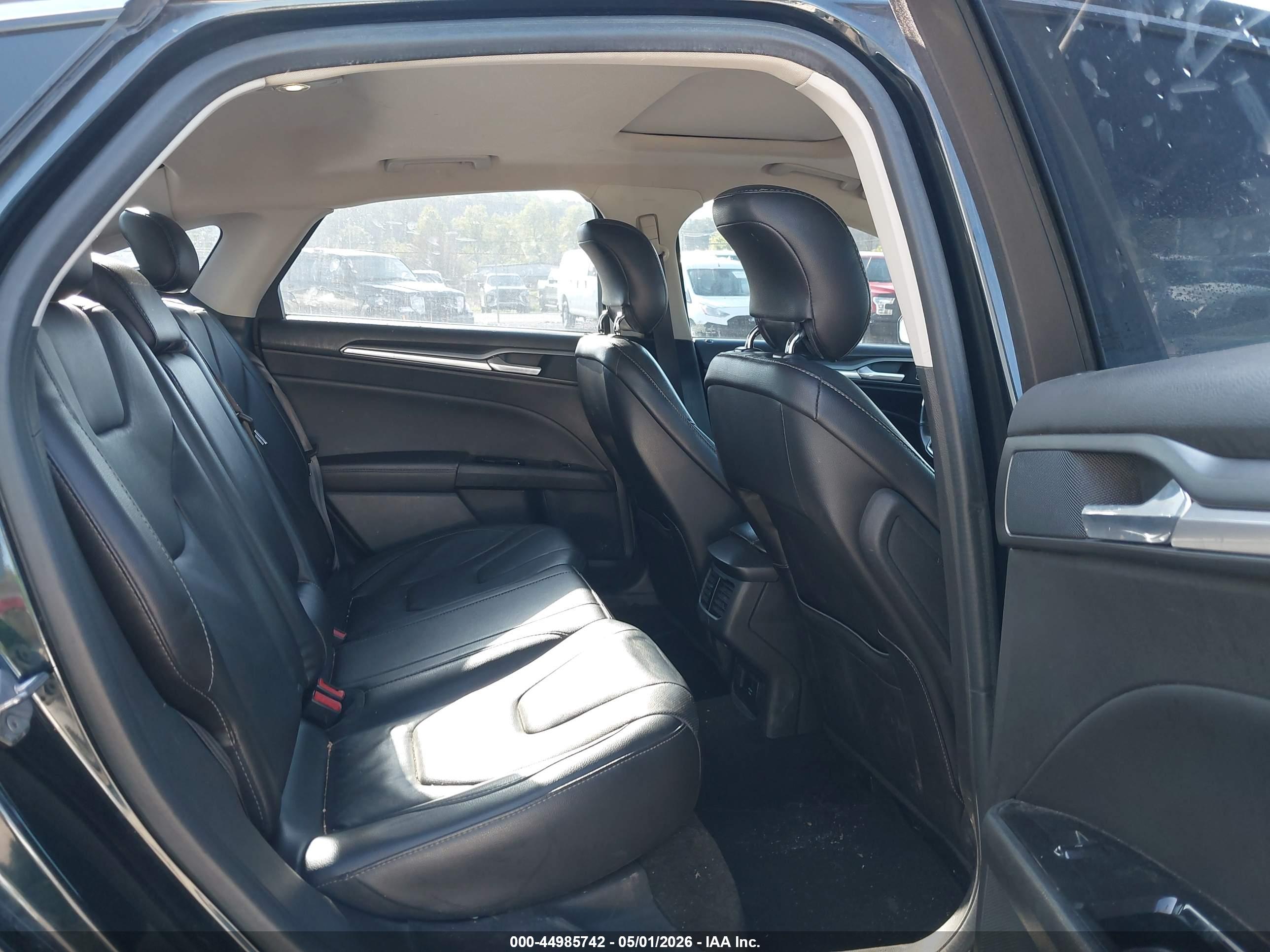 FORD FUSION image 8