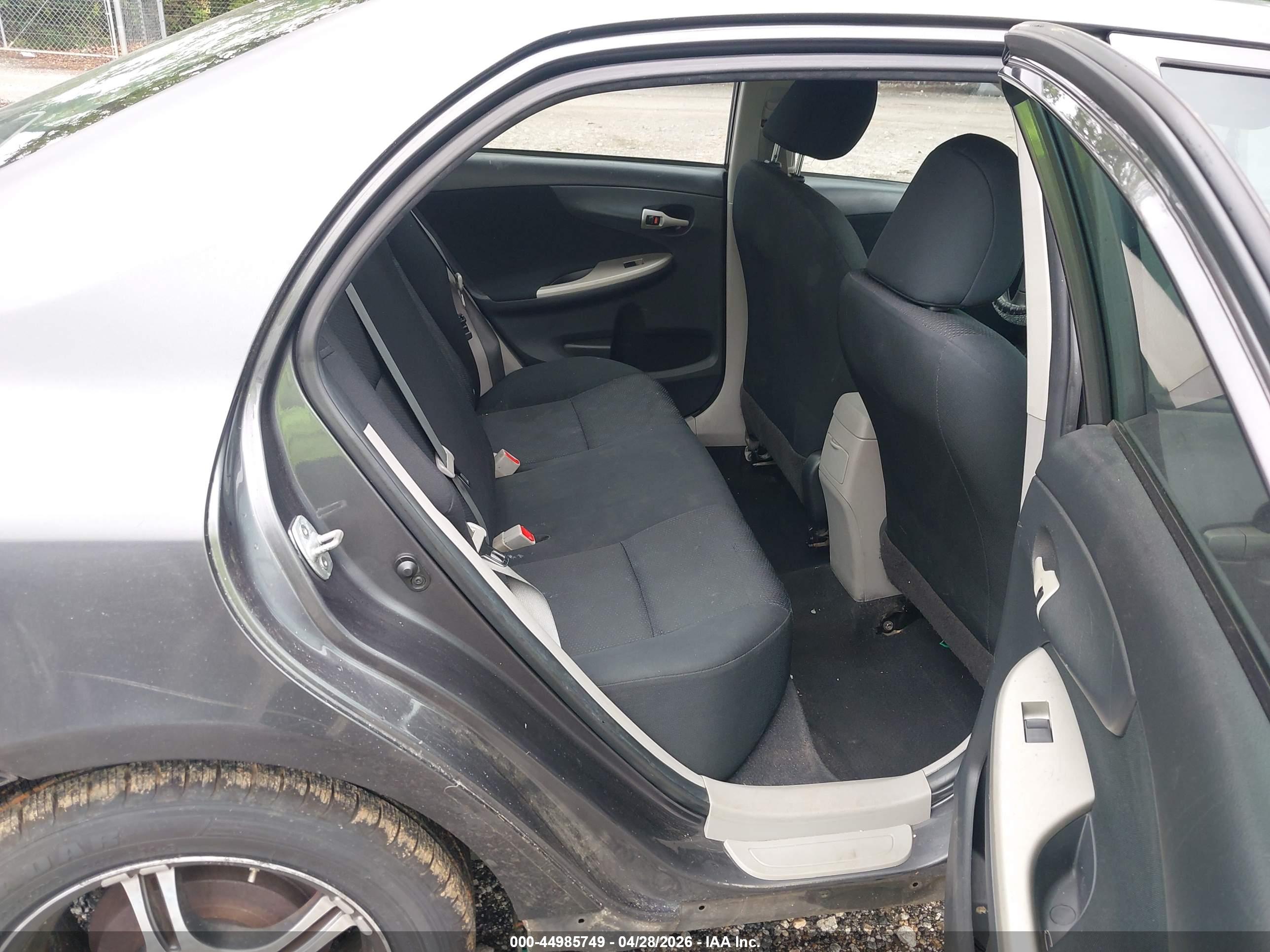 TOYOTA COROLLA image 8
