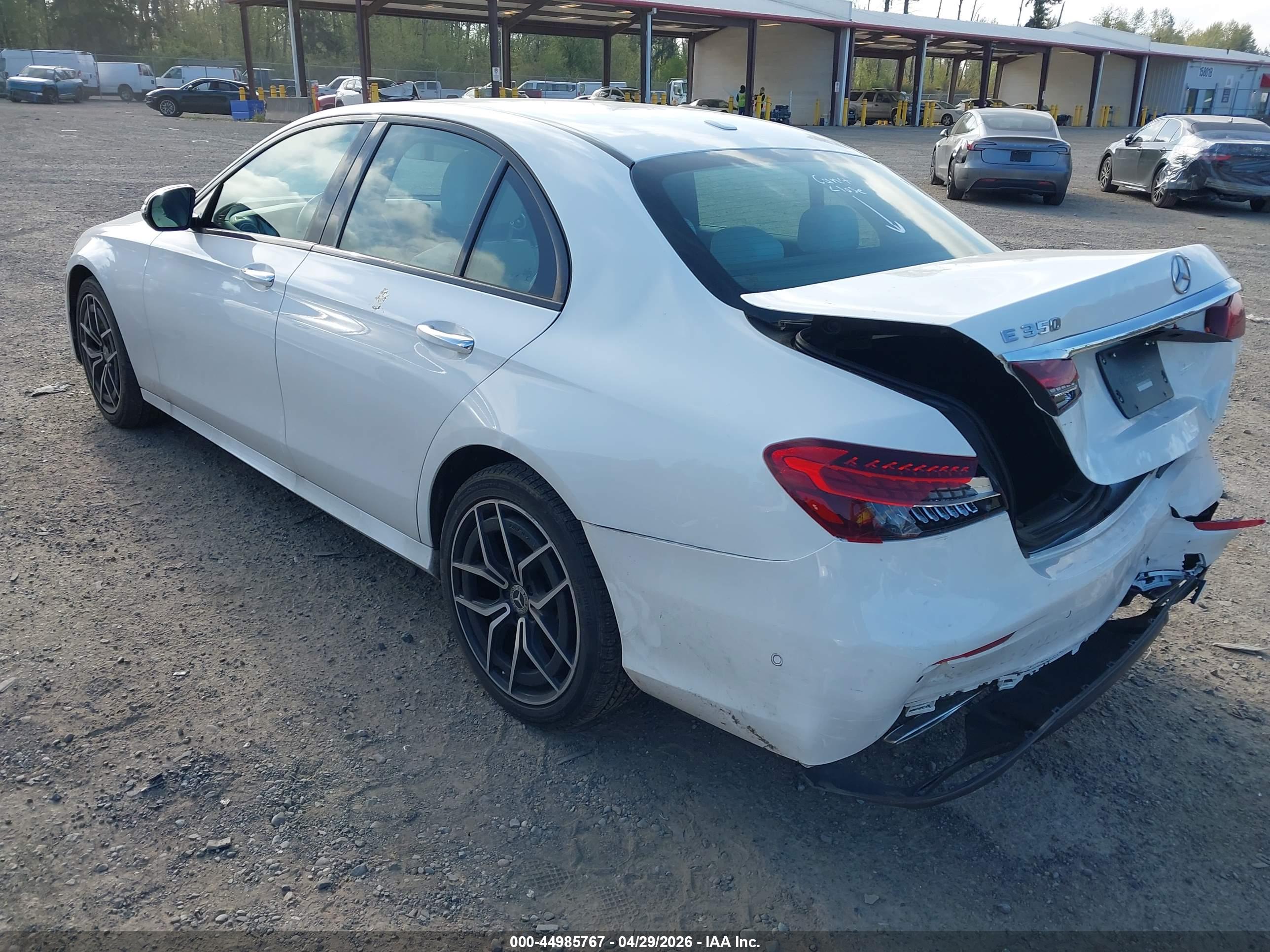 MERCEDES-BENZ E image 3