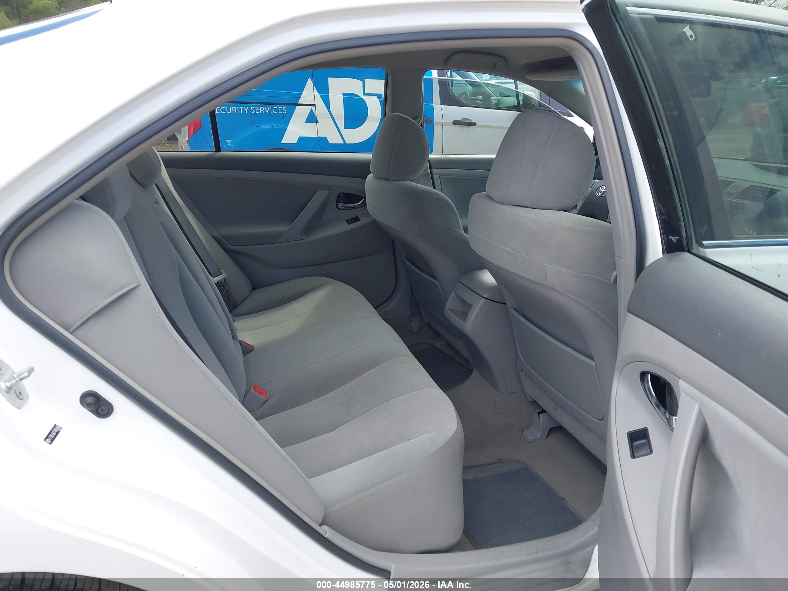 TOYOTA CAMRY image 8