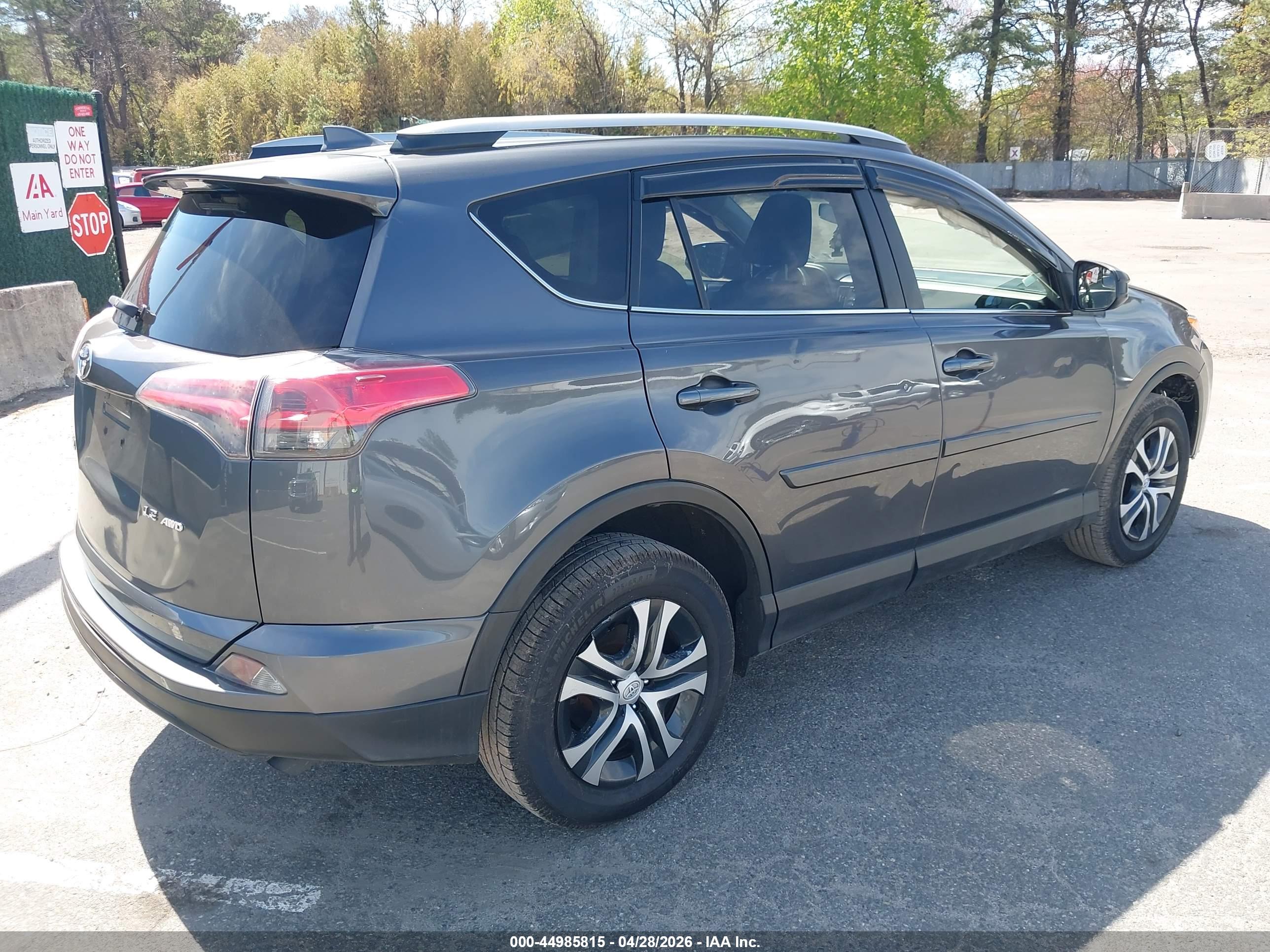 TOYOTA RAV4 image 4