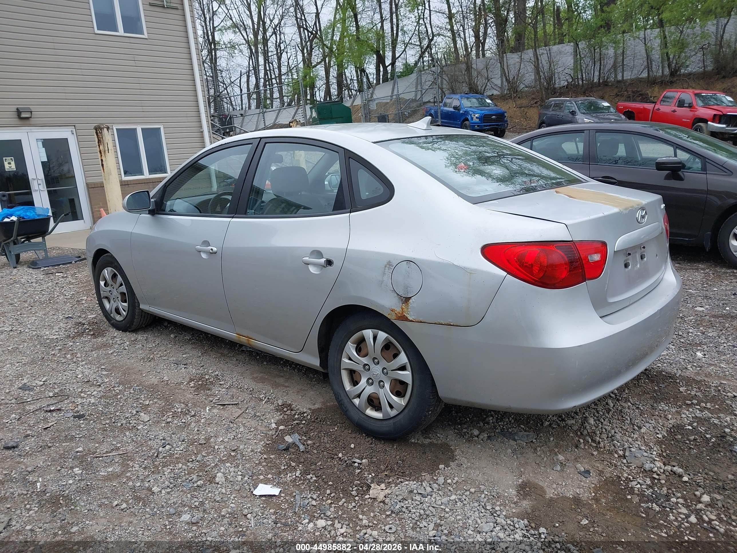 HYUNDAI ELANTRA image 3