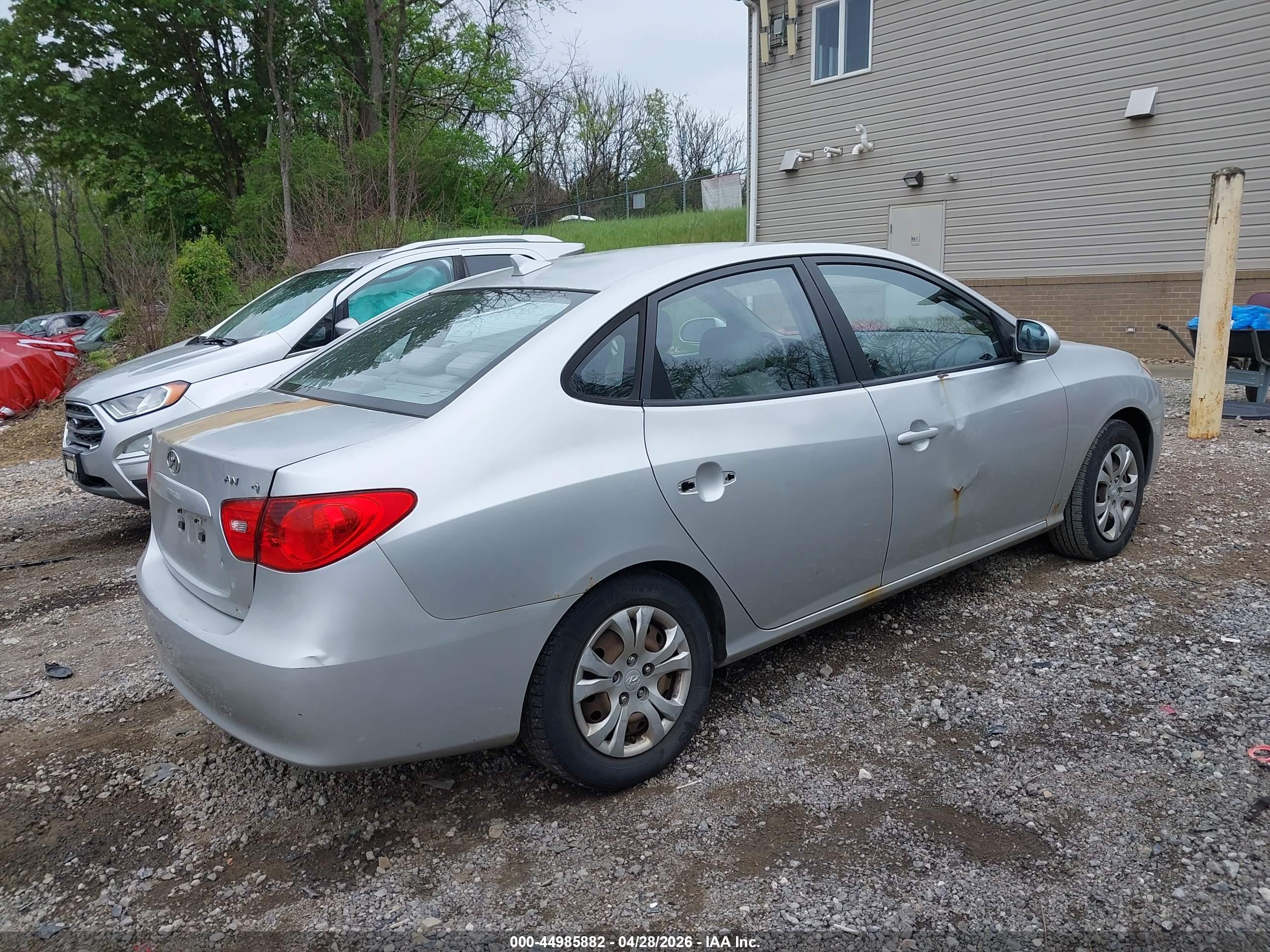 HYUNDAI ELANTRA image 4