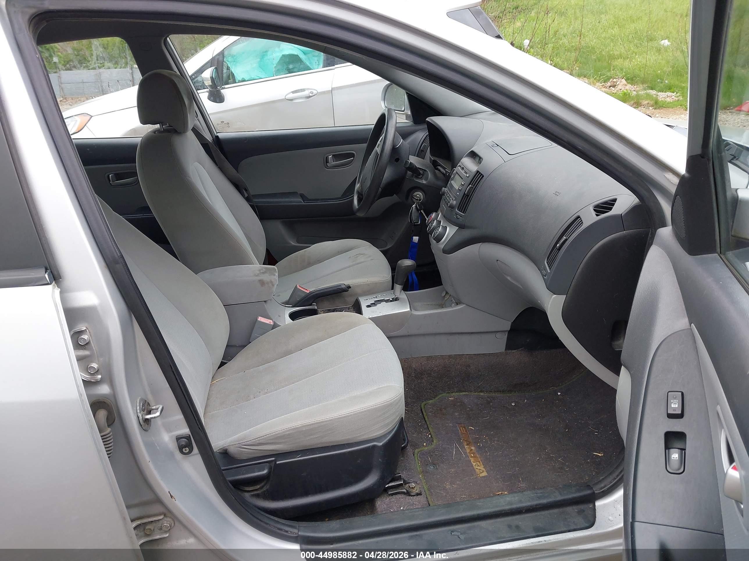 HYUNDAI ELANTRA image 5
