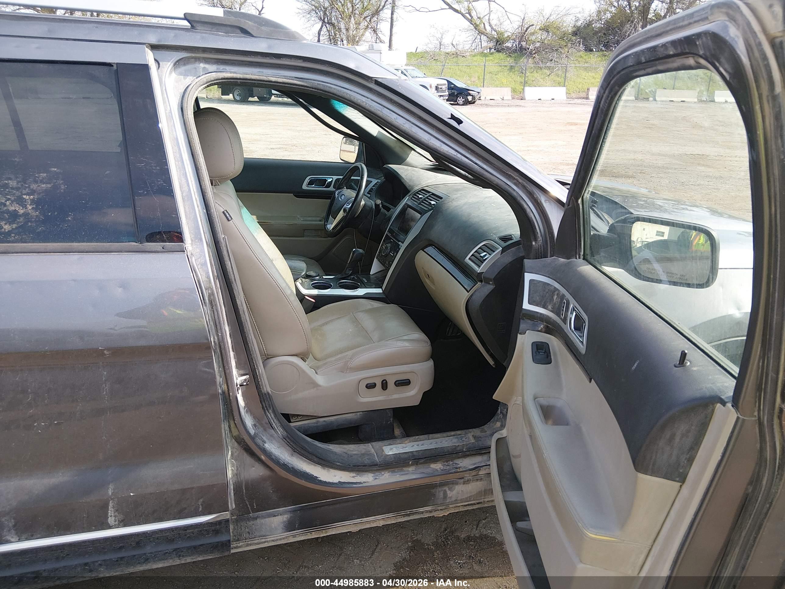 FORD EXPLORER image 5