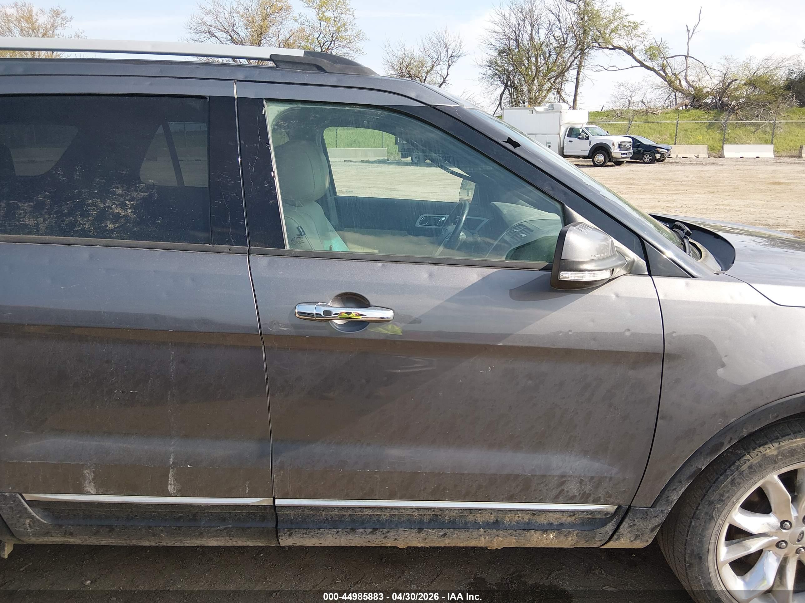 FORD EXPLORER image 6