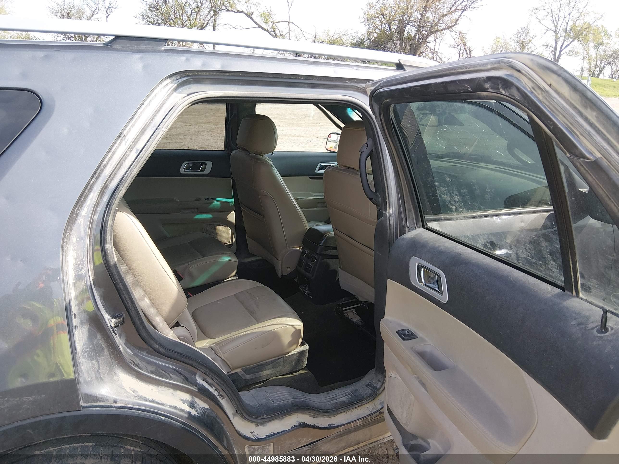 FORD EXPLORER image 8