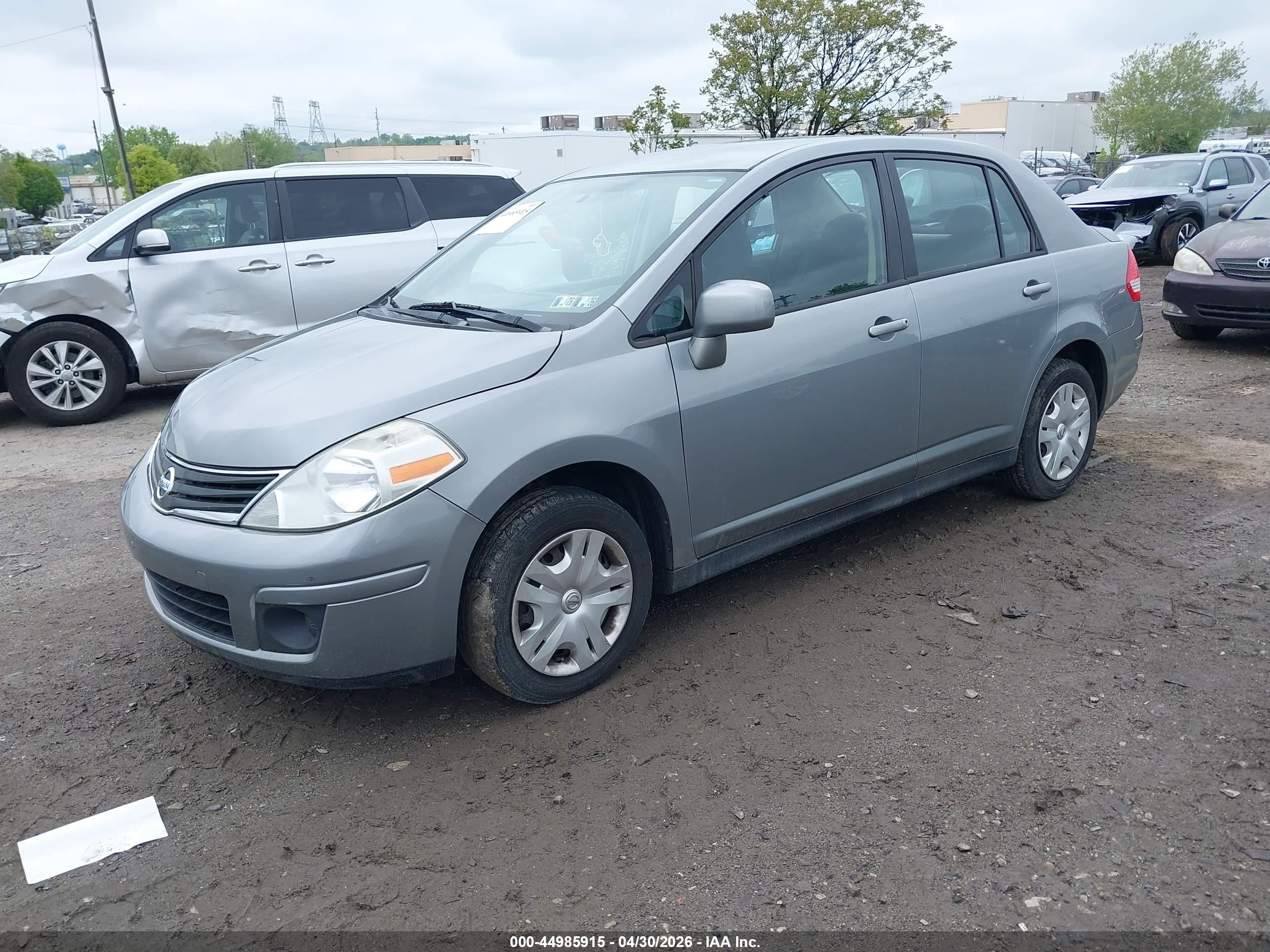 NISSAN VERSA image 2