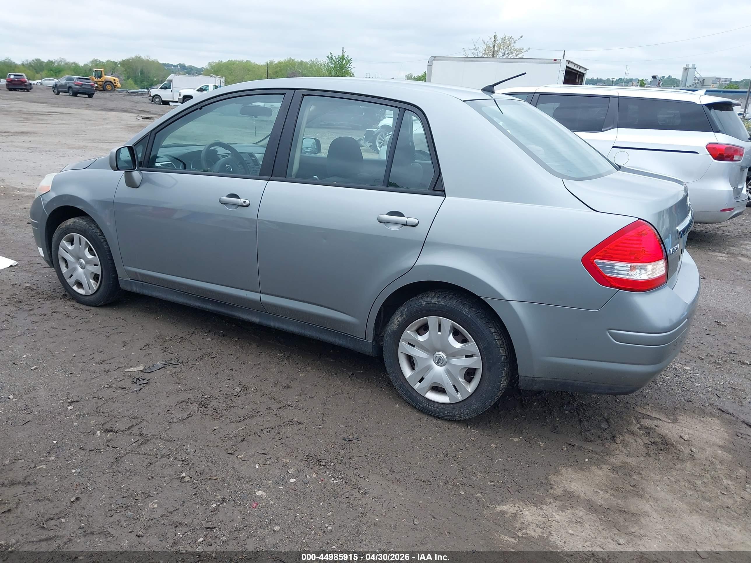 NISSAN VERSA image 3