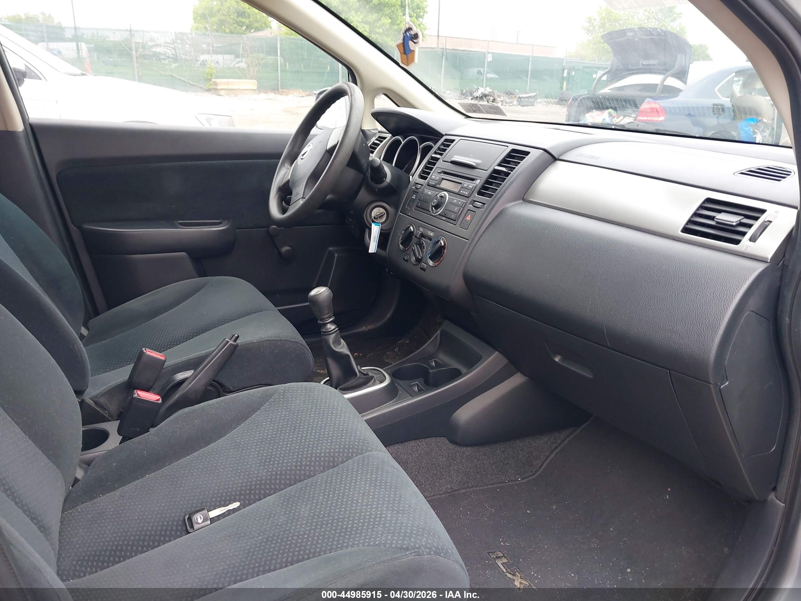 NISSAN VERSA image 5