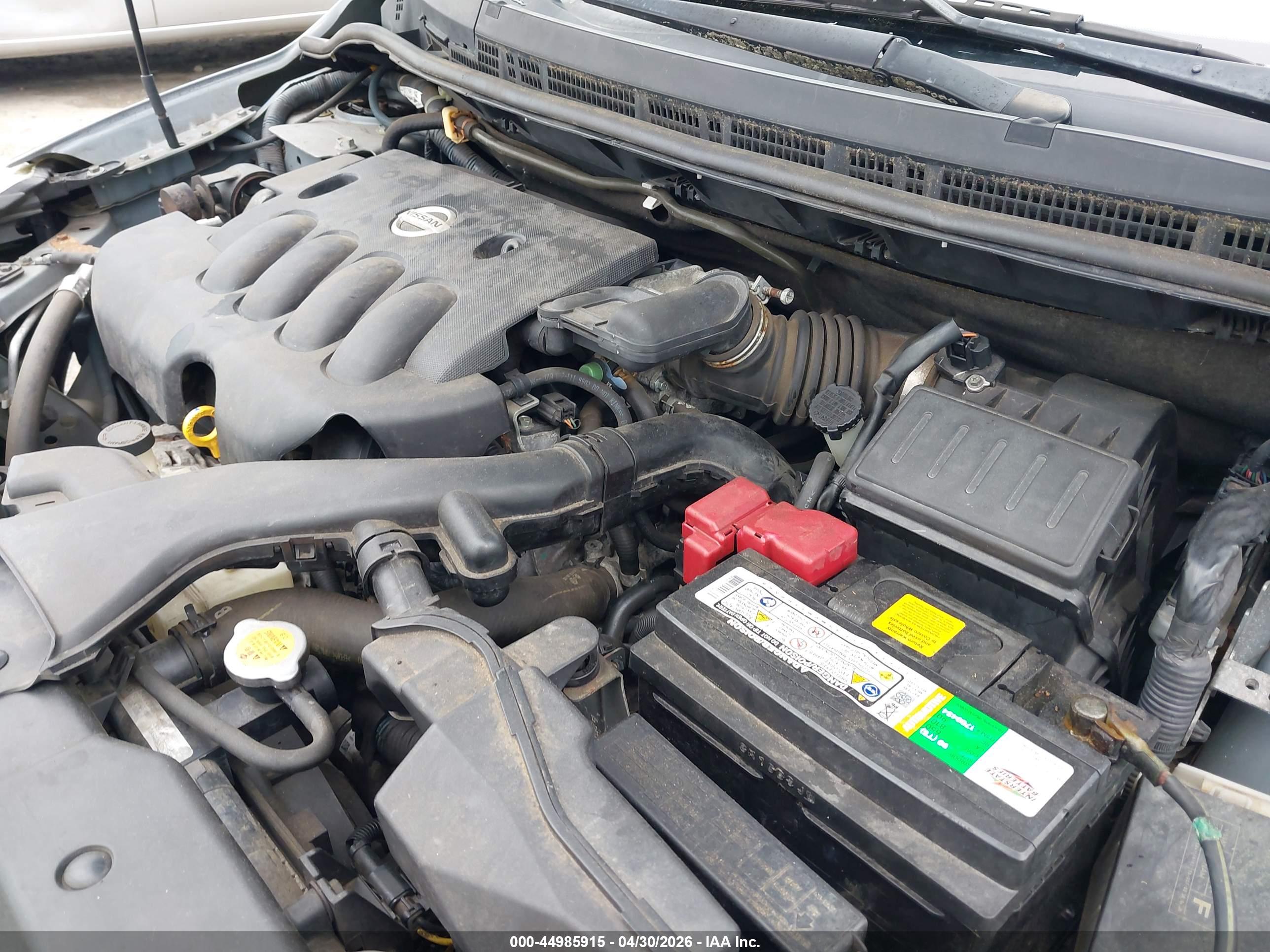 NISSAN VERSA image 6
