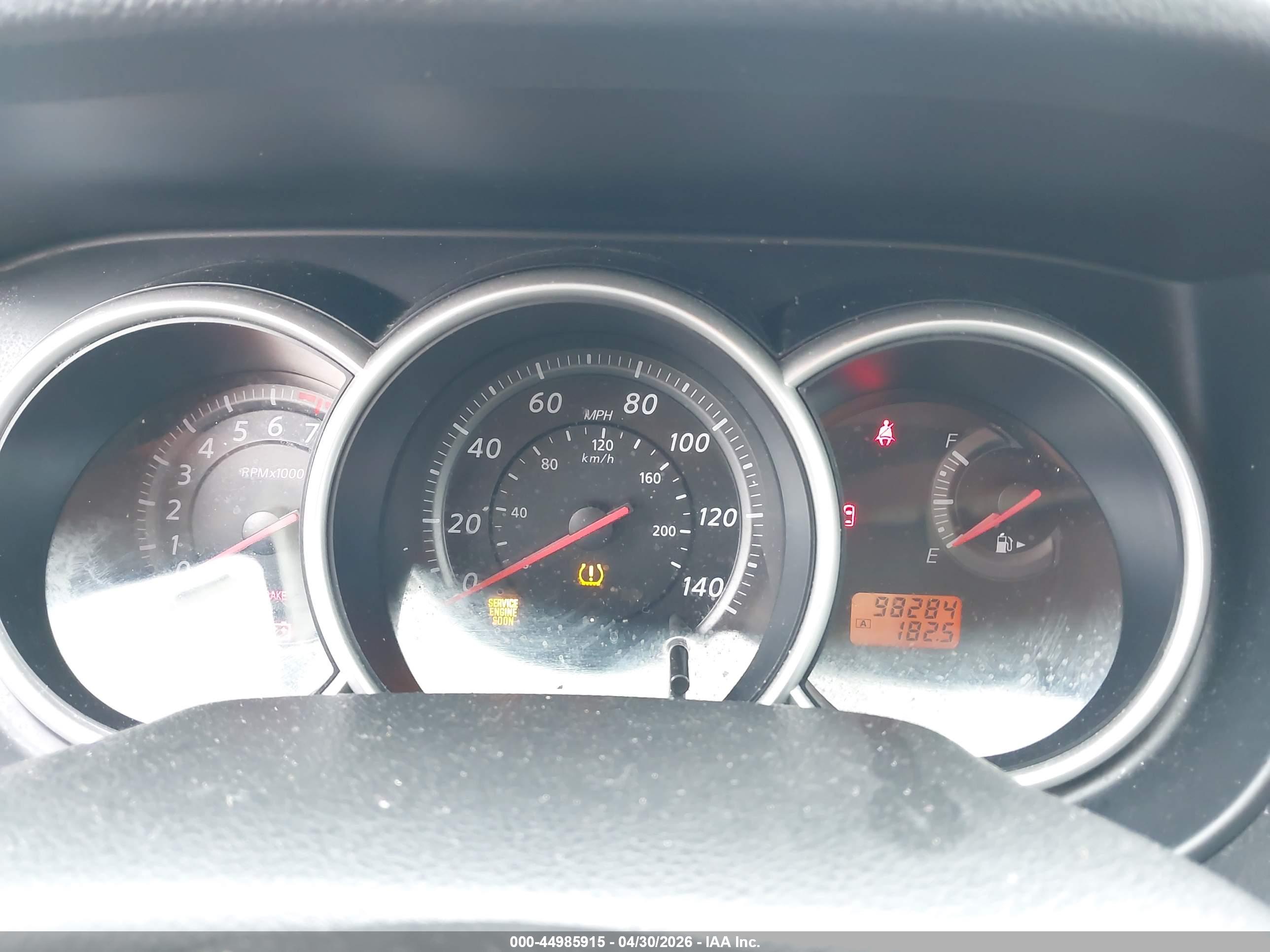 NISSAN VERSA image 7