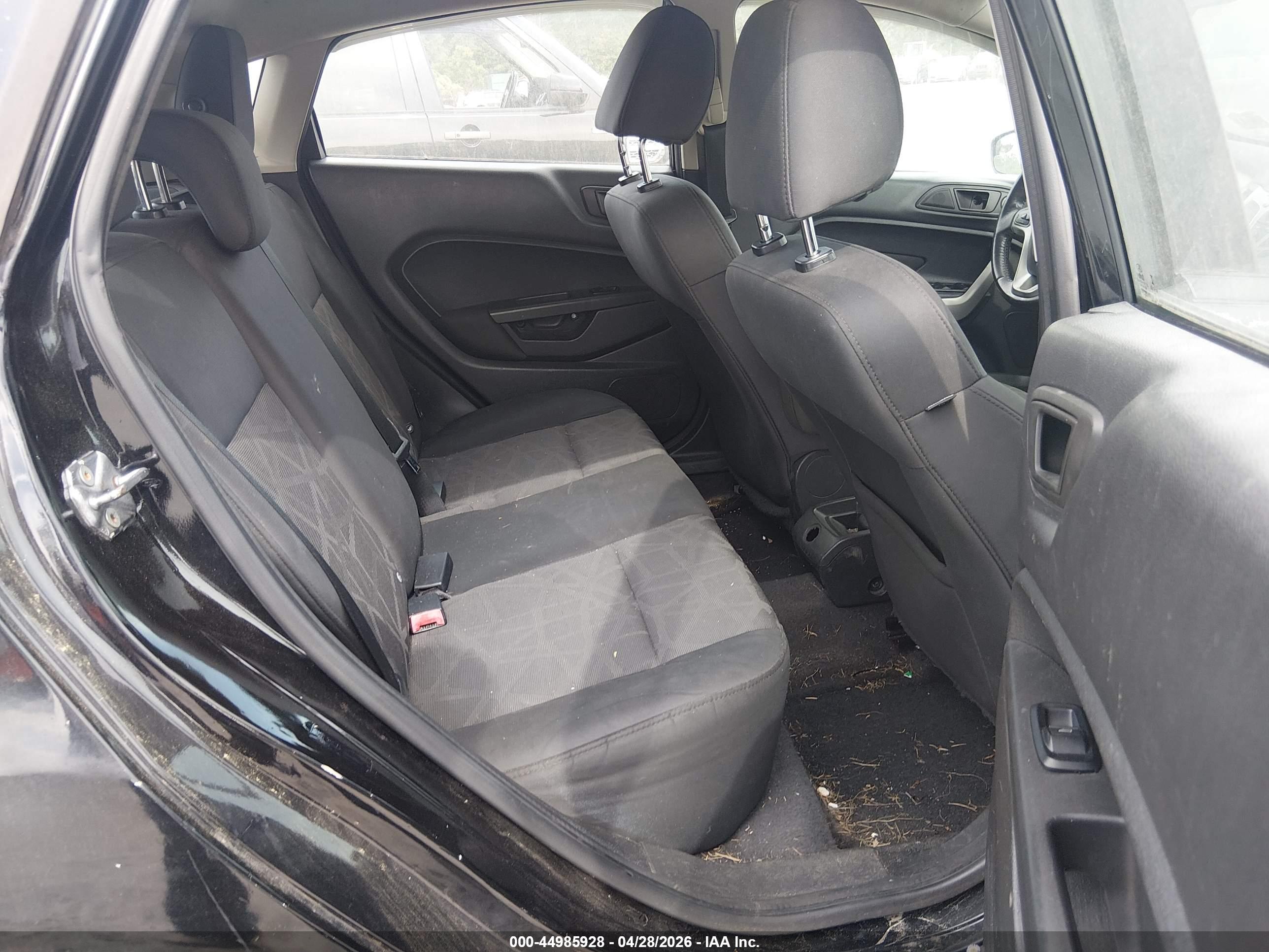 FORD FIESTA image 8