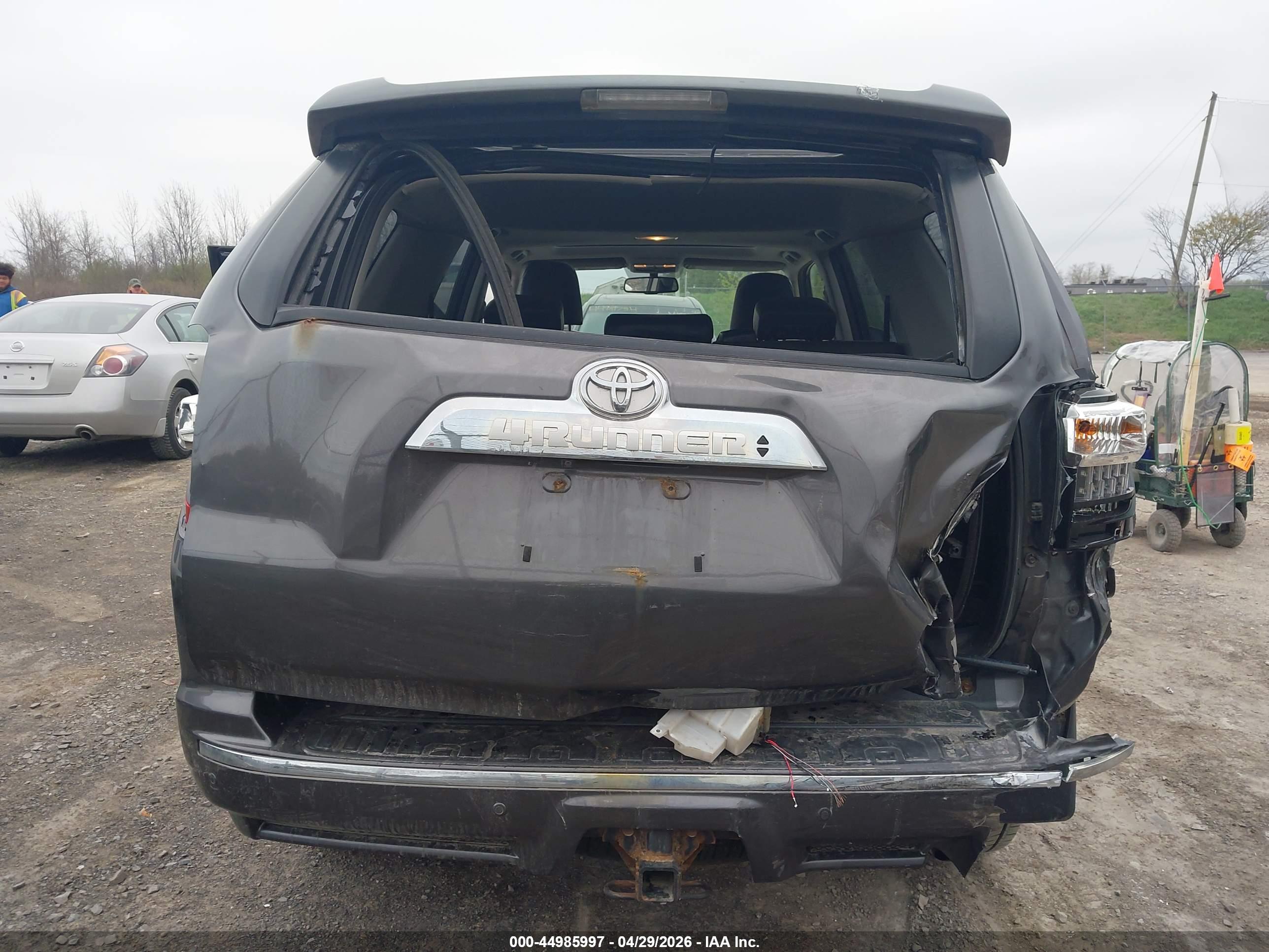 TOYOTA 4RUNNER image 6
