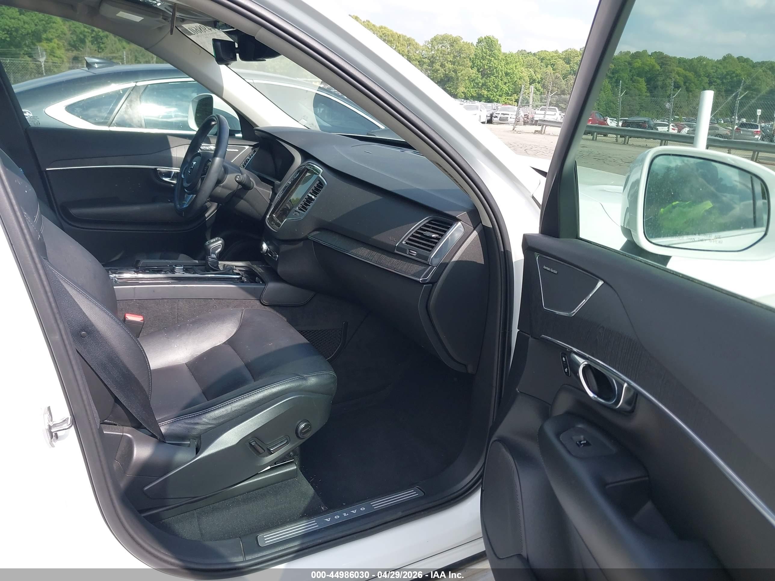 VOLVO XC90 image 5
