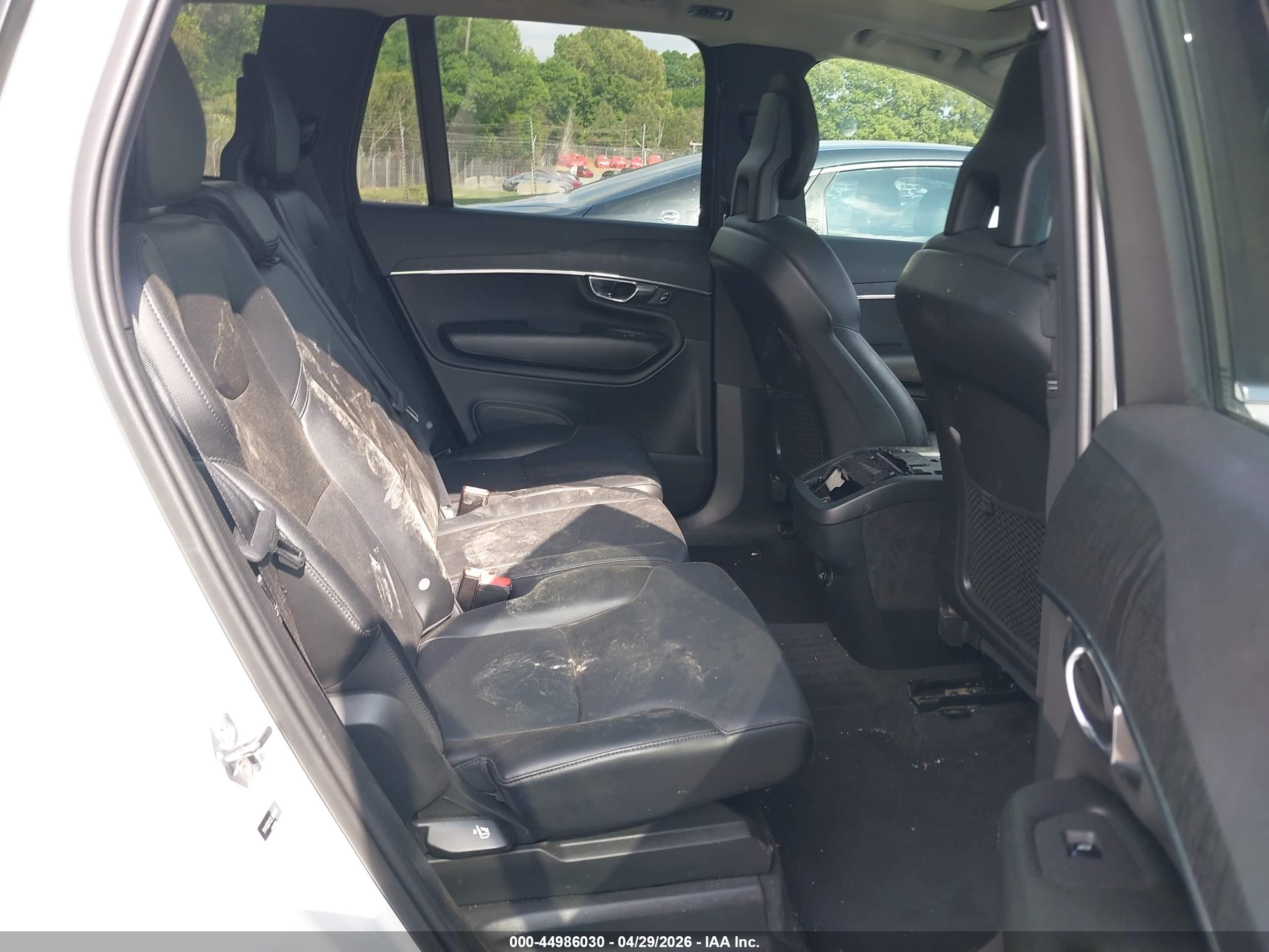 VOLVO XC90 image 8