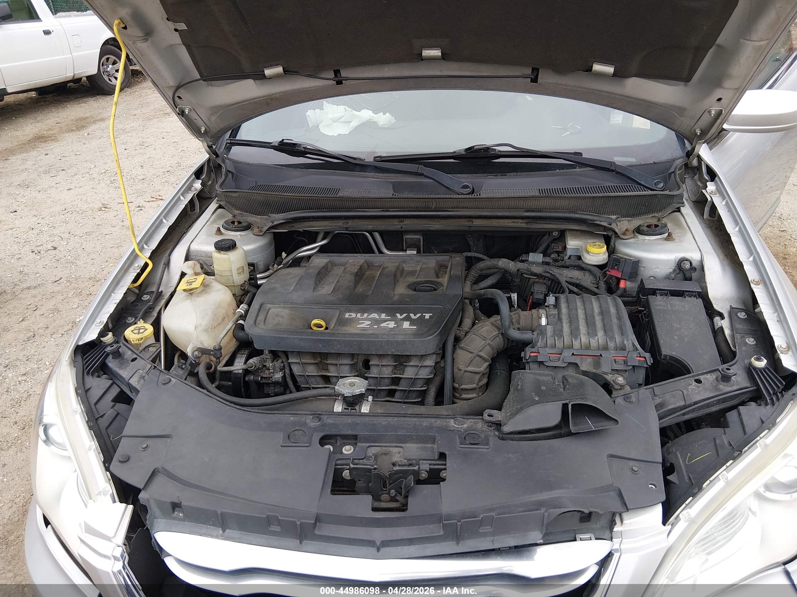 CHRYSLER 200 image 10