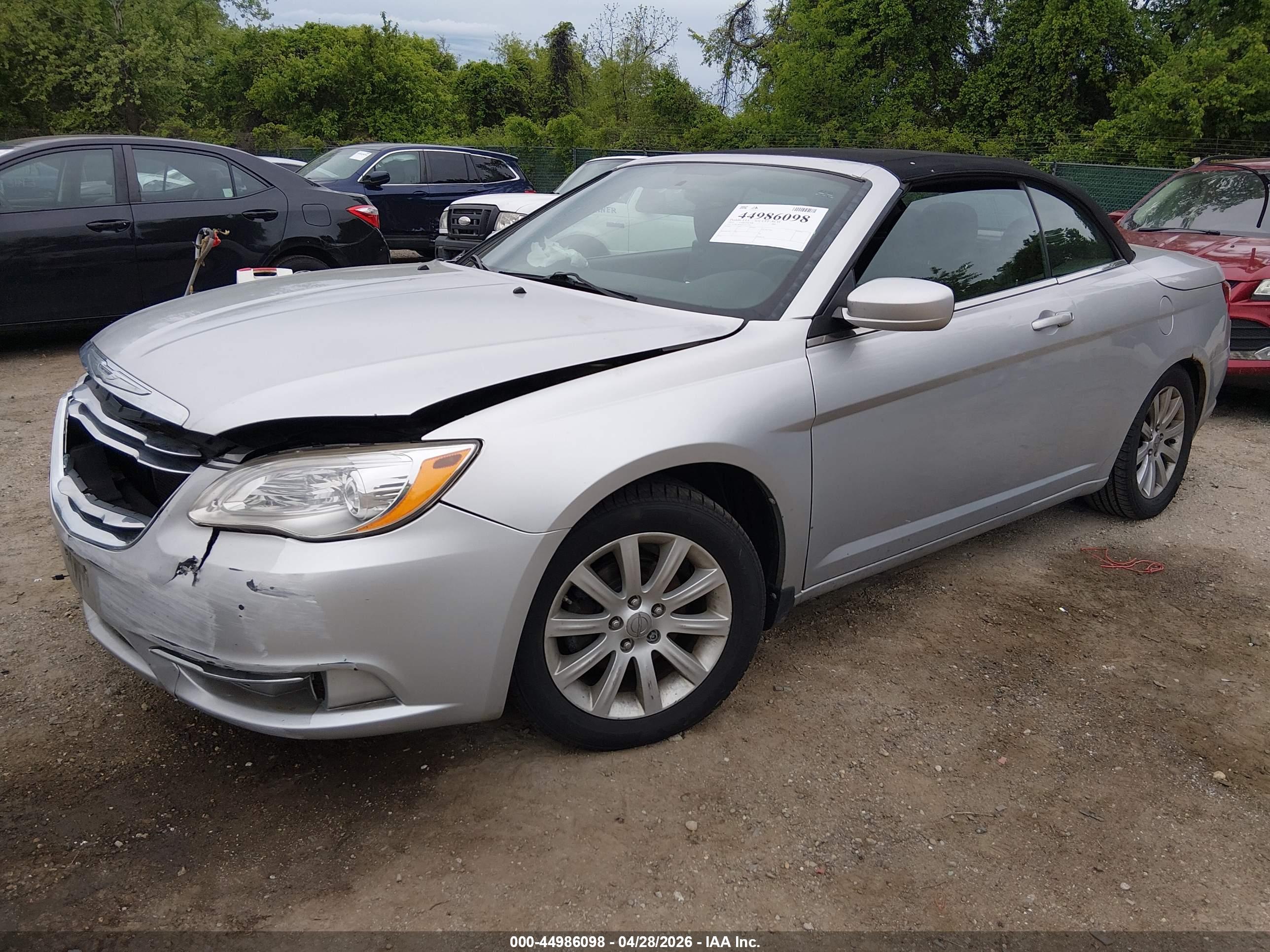 CHRYSLER 200 image 2