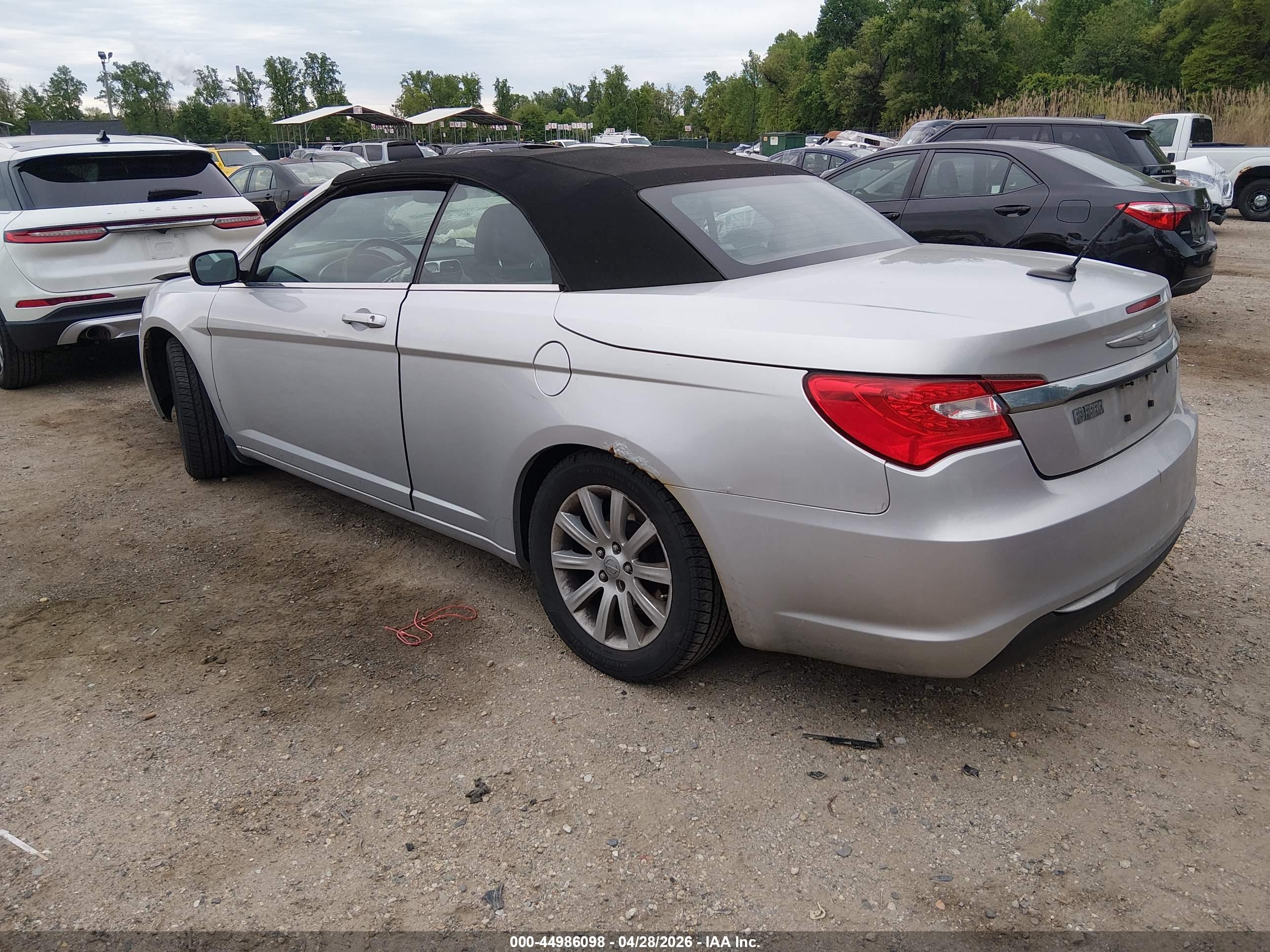 CHRYSLER 200 image 3