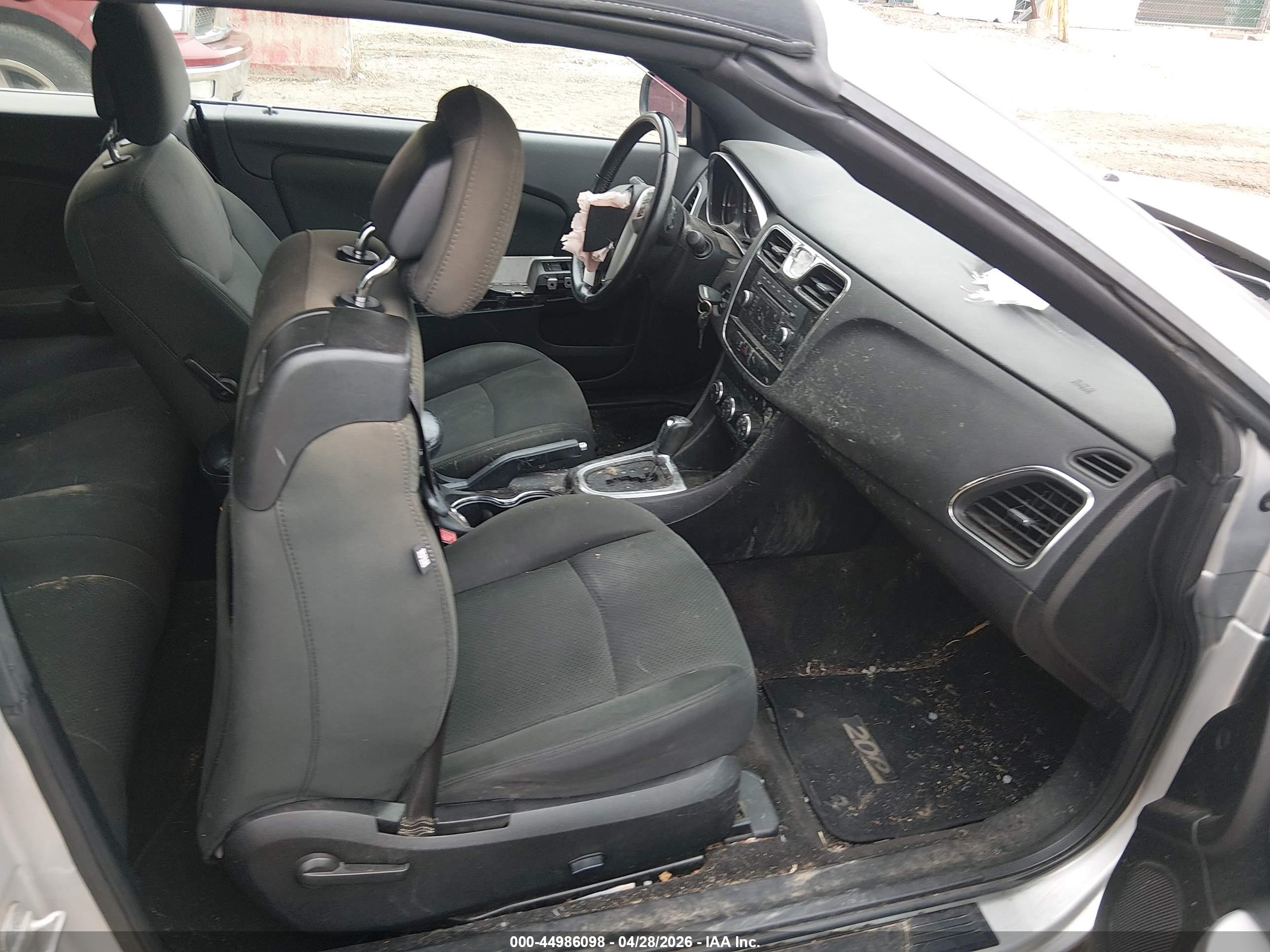 CHRYSLER 200 image 5