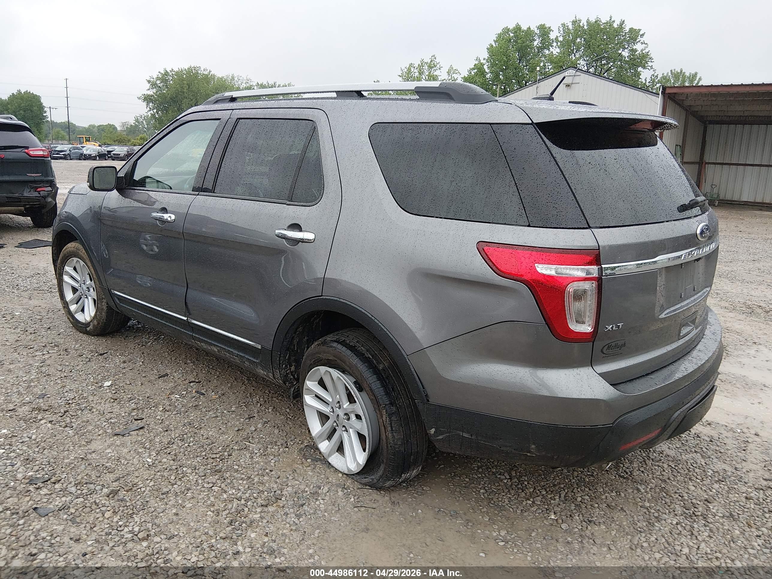 FORD EXPLORER image 3