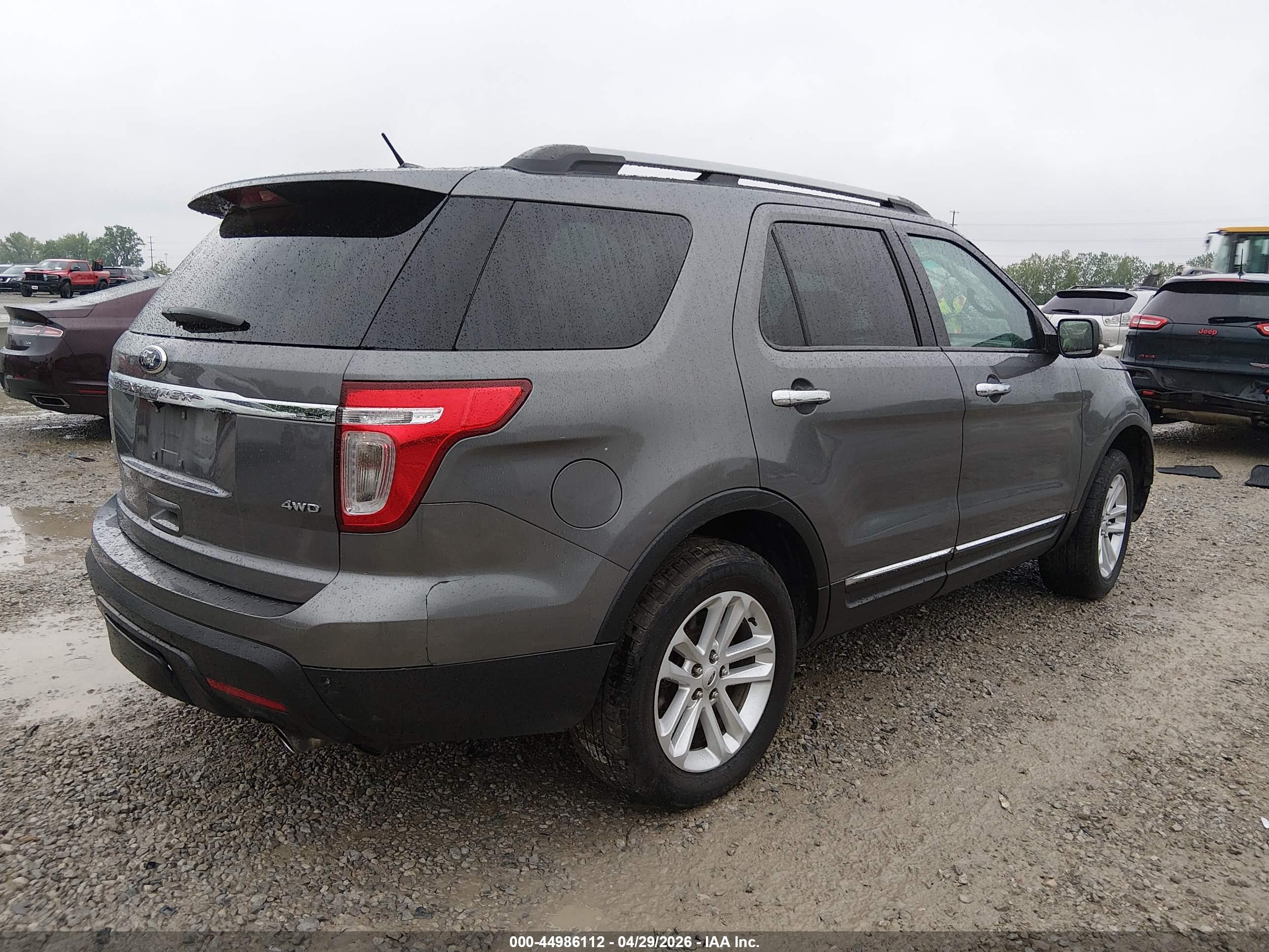 FORD EXPLORER image 4