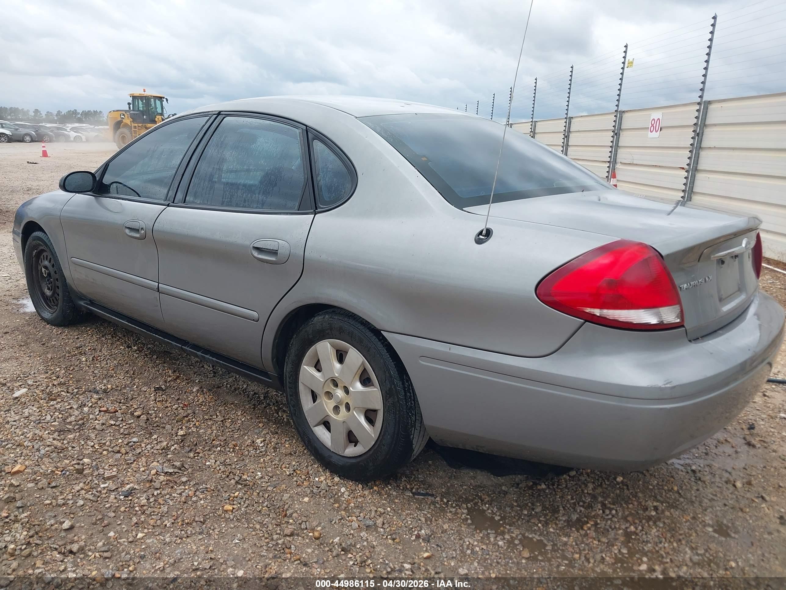 FORD TAURUS image 3