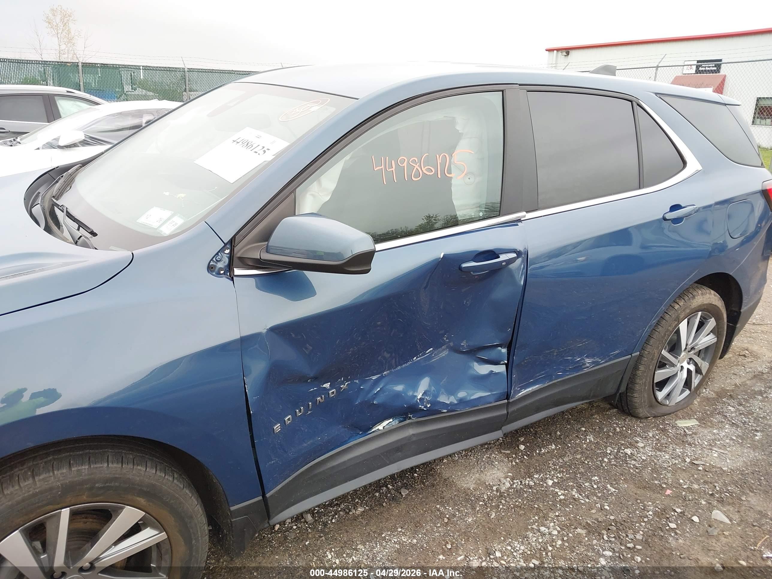 CHEVROLET EQUINOX image 6