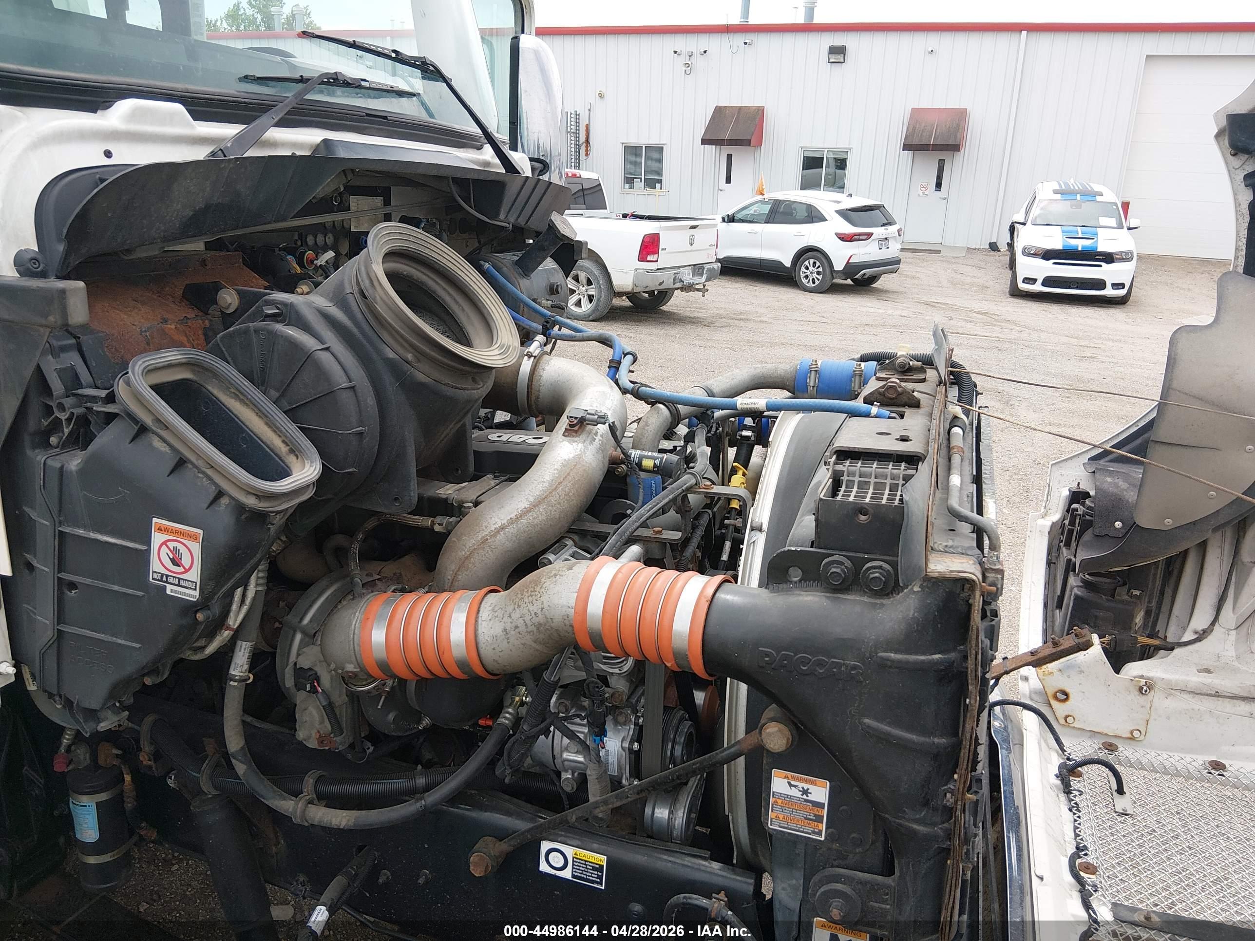 KENWORTH T3 image 10