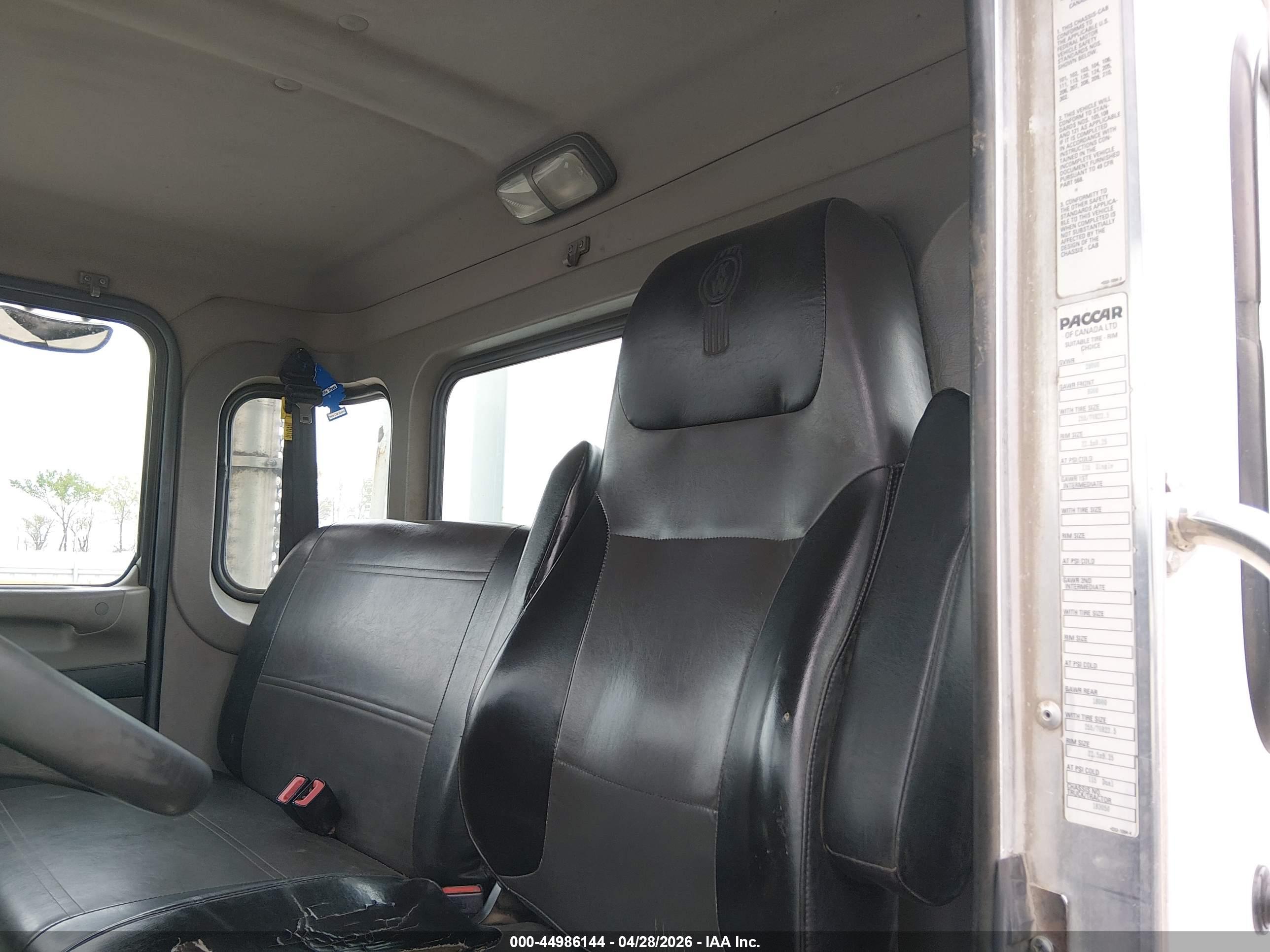 KENWORTH T3 image 8