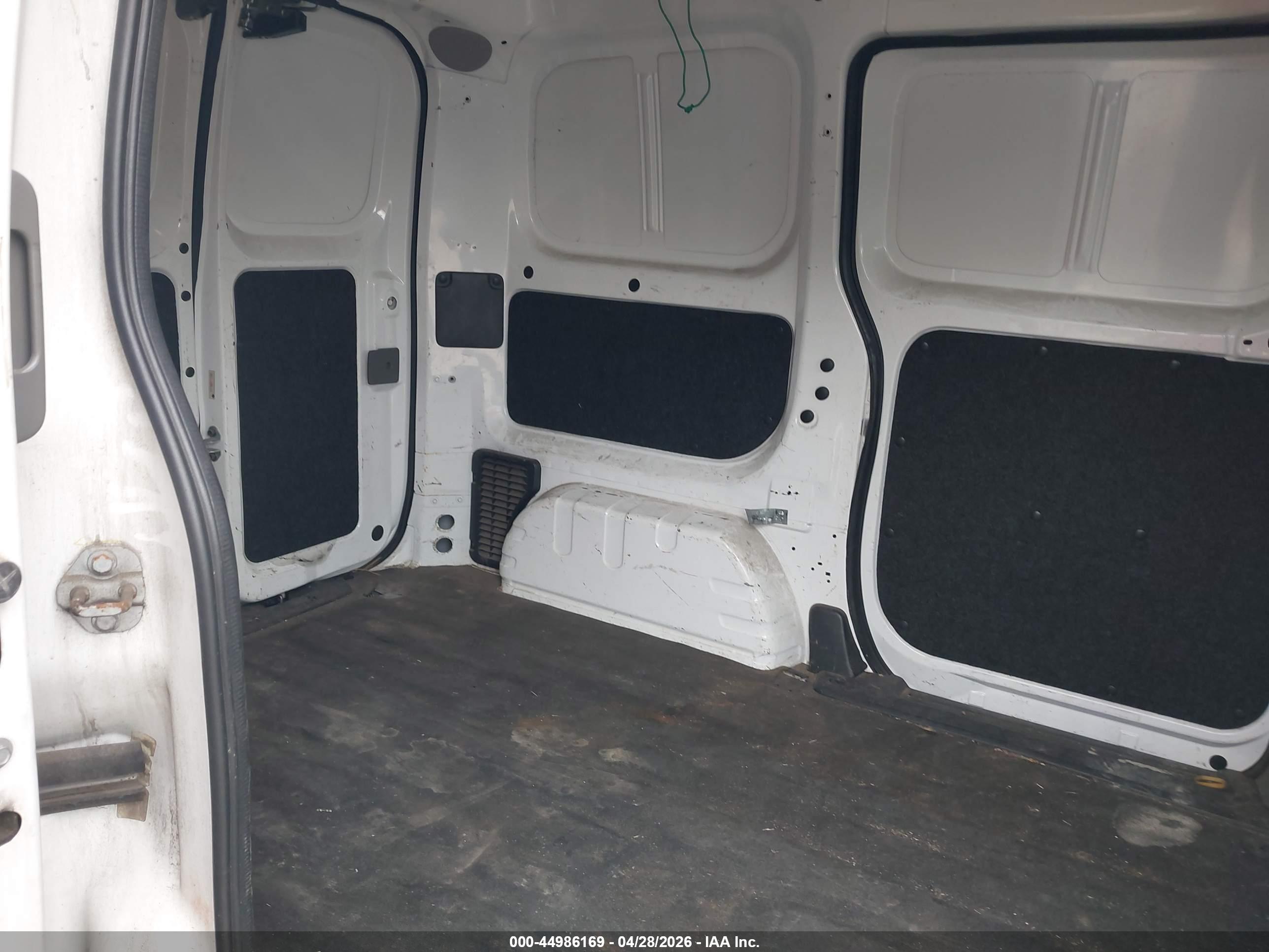 NISSAN NV200 image 8