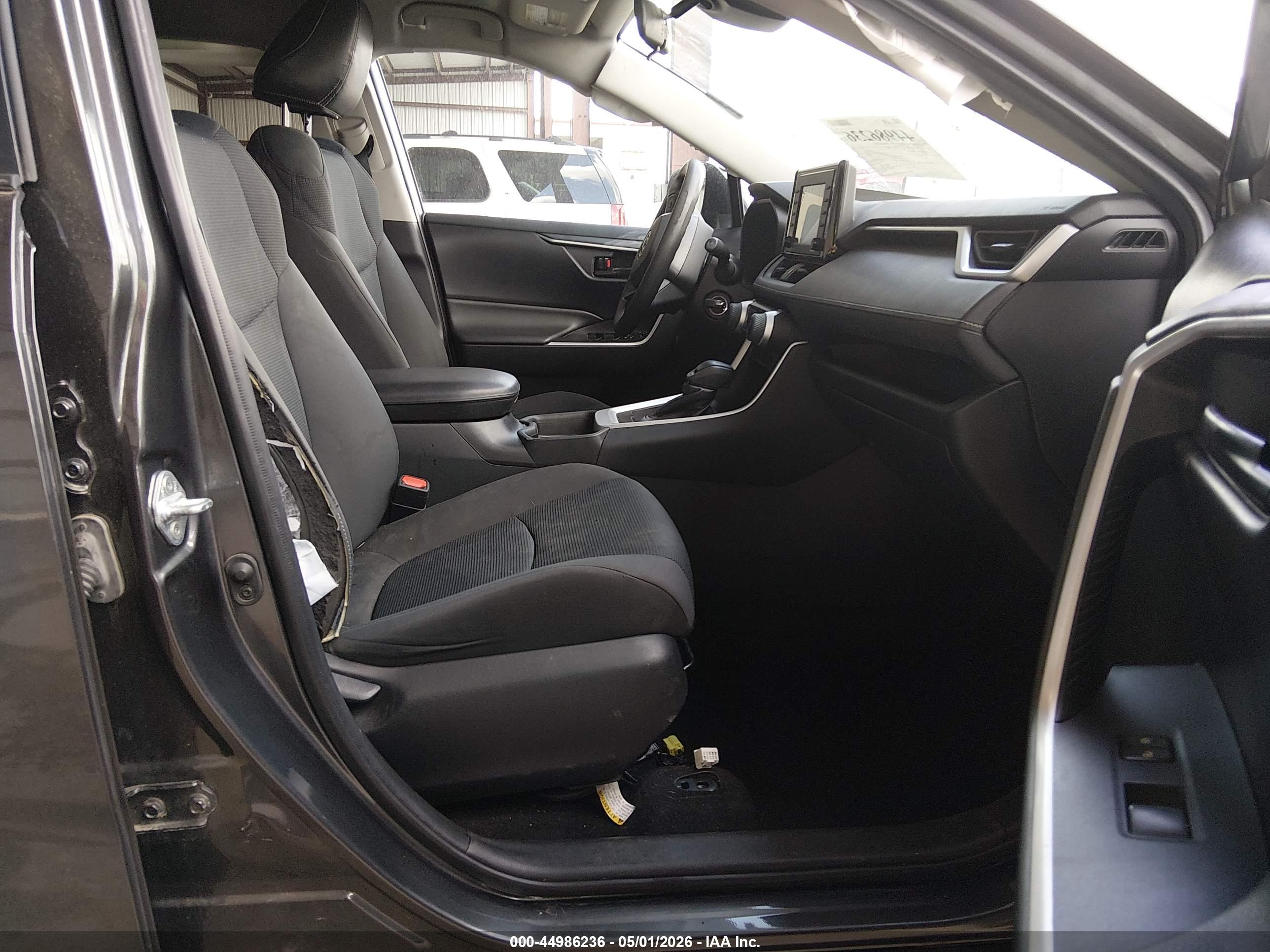 TOYOTA RAV4 image 5