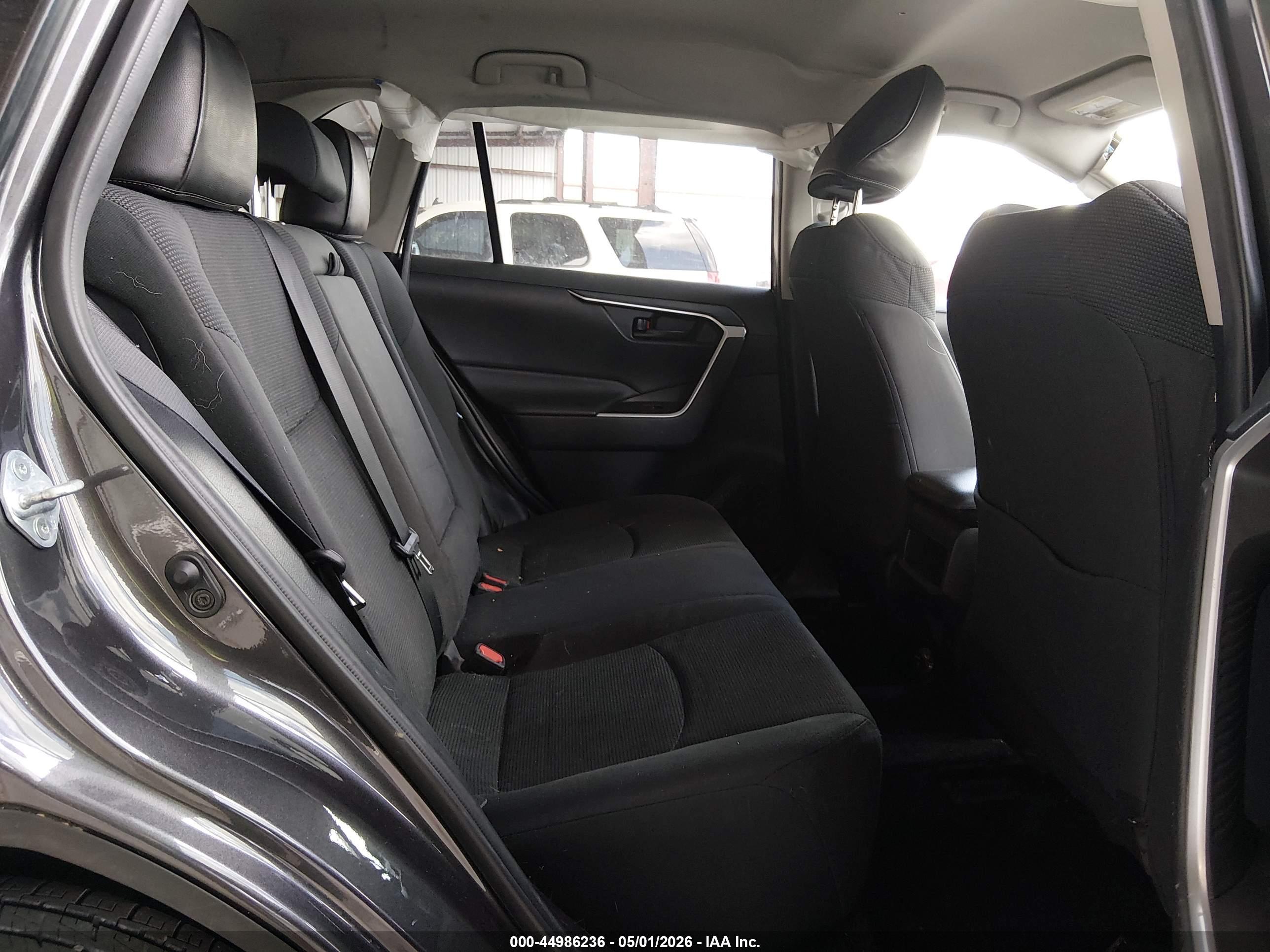 TOYOTA RAV4 image 8