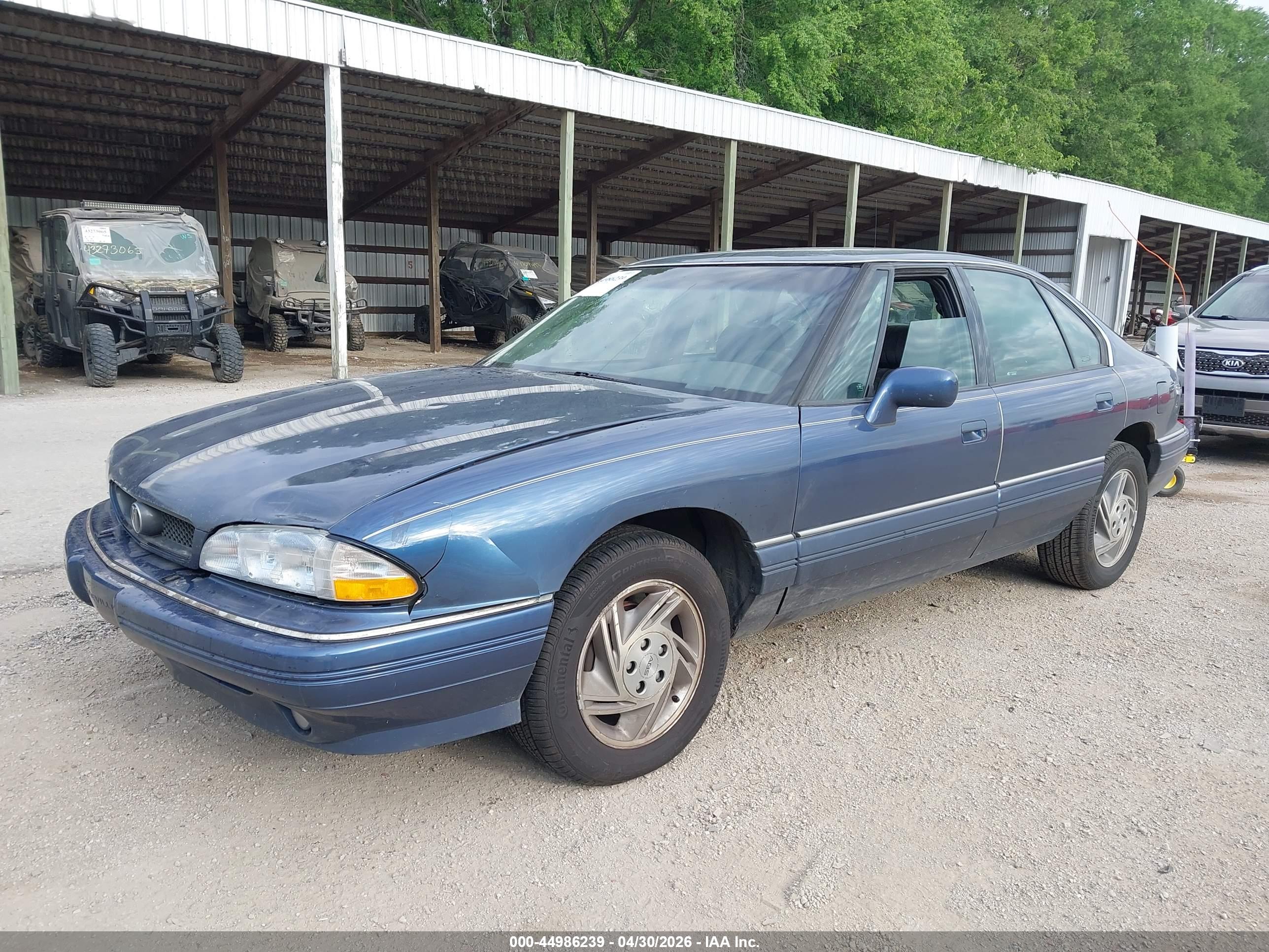 PONTIAC BONNEVILLE image 2