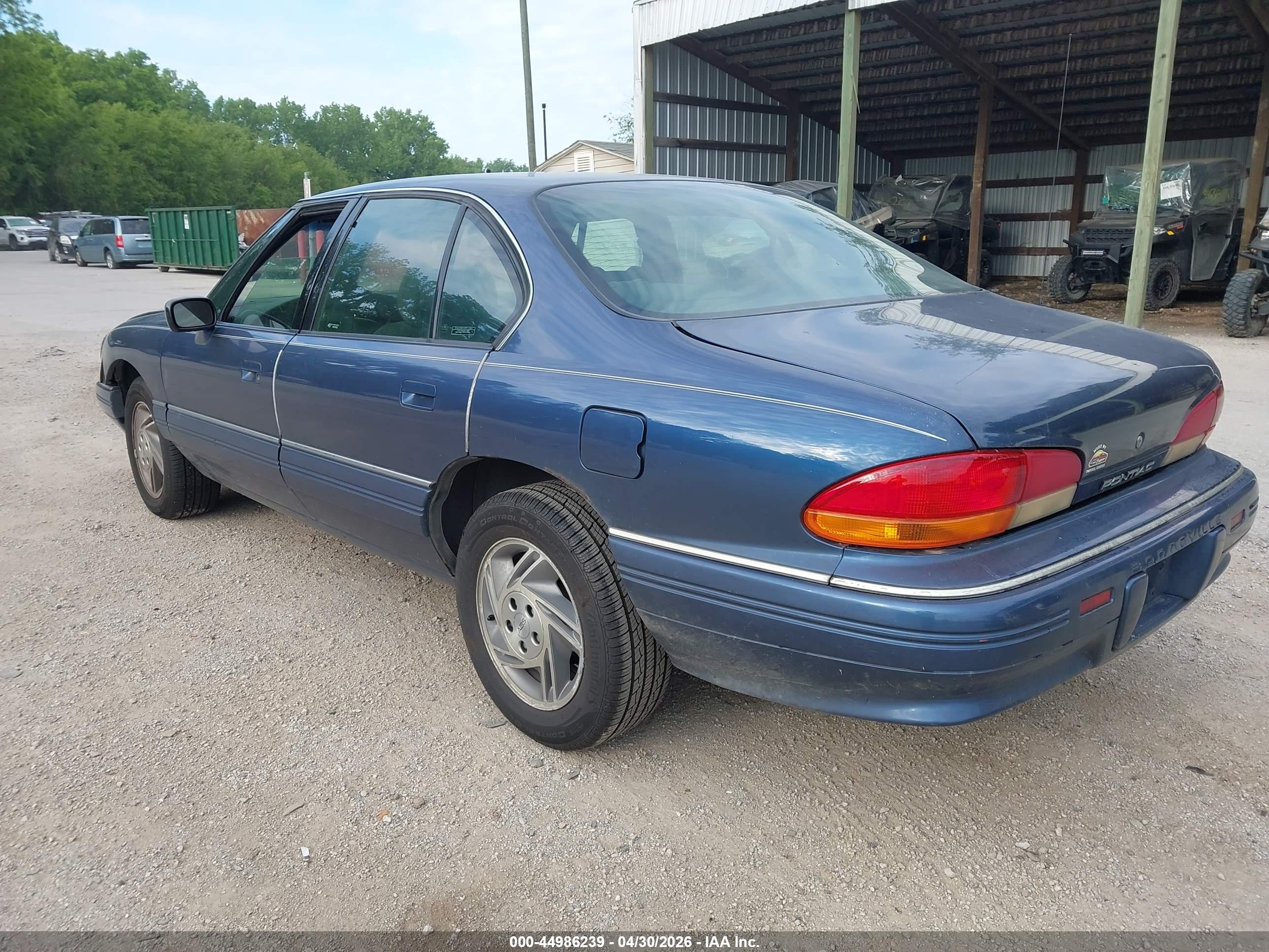 PONTIAC BONNEVILLE image 3