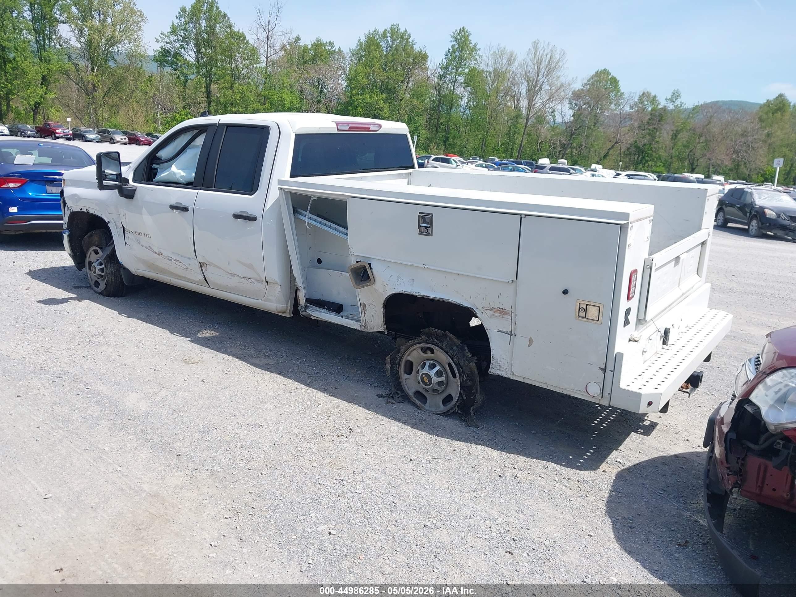 CHEVROLET SILVERADO image 3