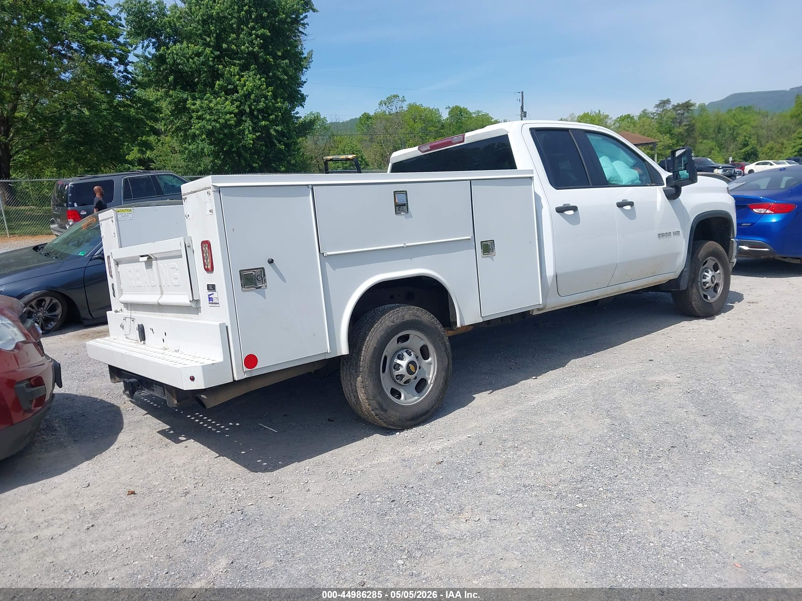 CHEVROLET SILVERADO image 4