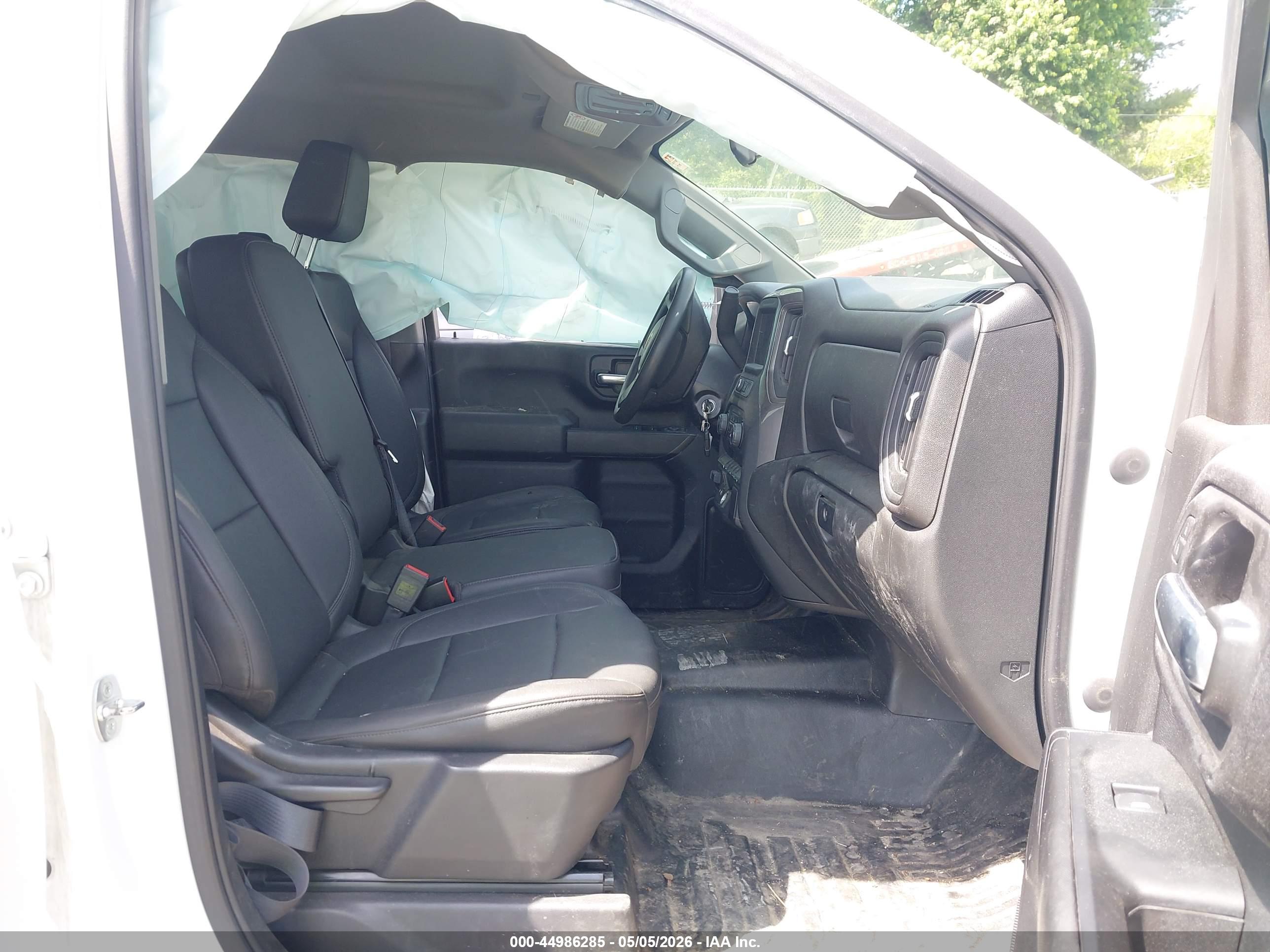 CHEVROLET SILVERADO image 5
