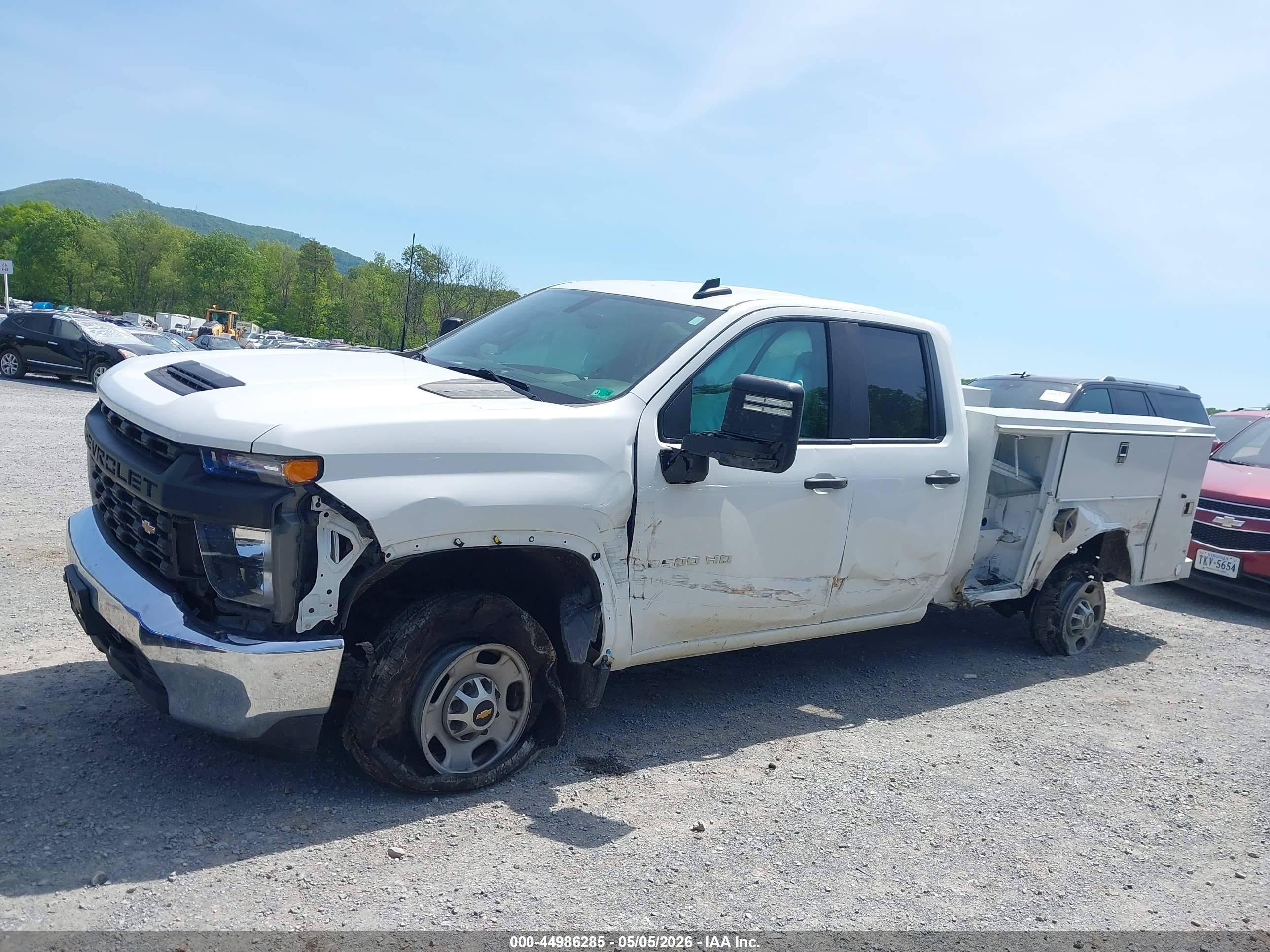 CHEVROLET SILVERADO image 6